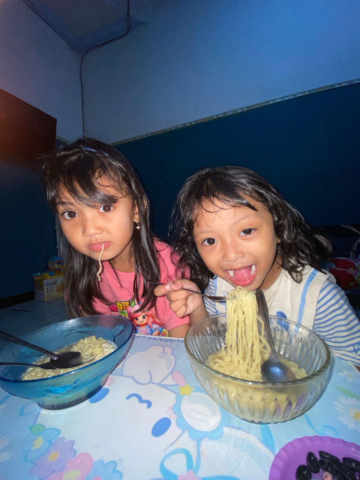 Children share noodle meal in Gelam, Indonesia