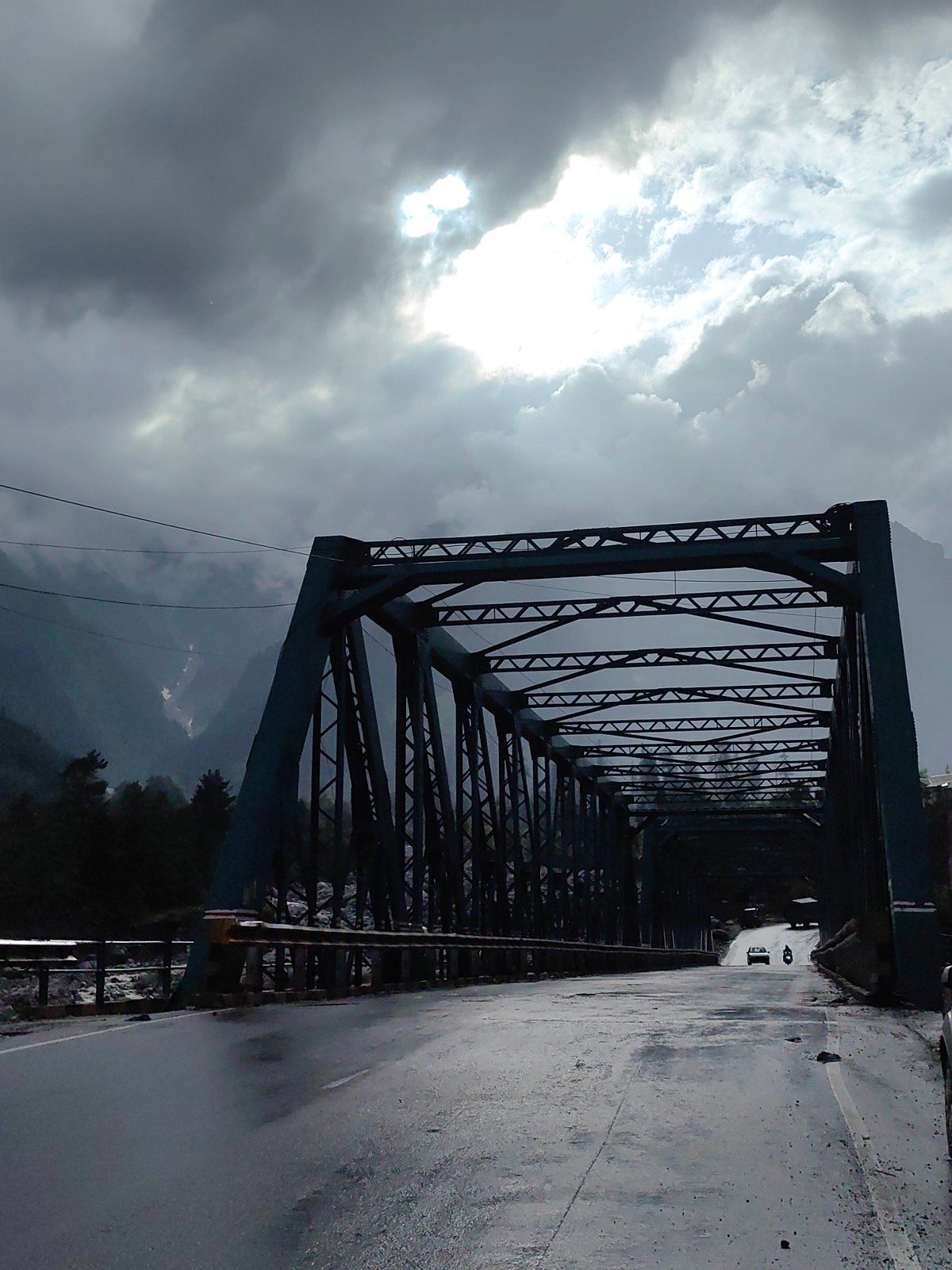 Wet bridge crossing and misty mountain views in Palchan