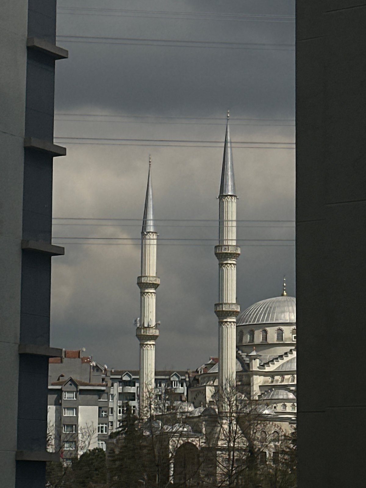 Woman and child photographed in Esenyurt, Turkey morning