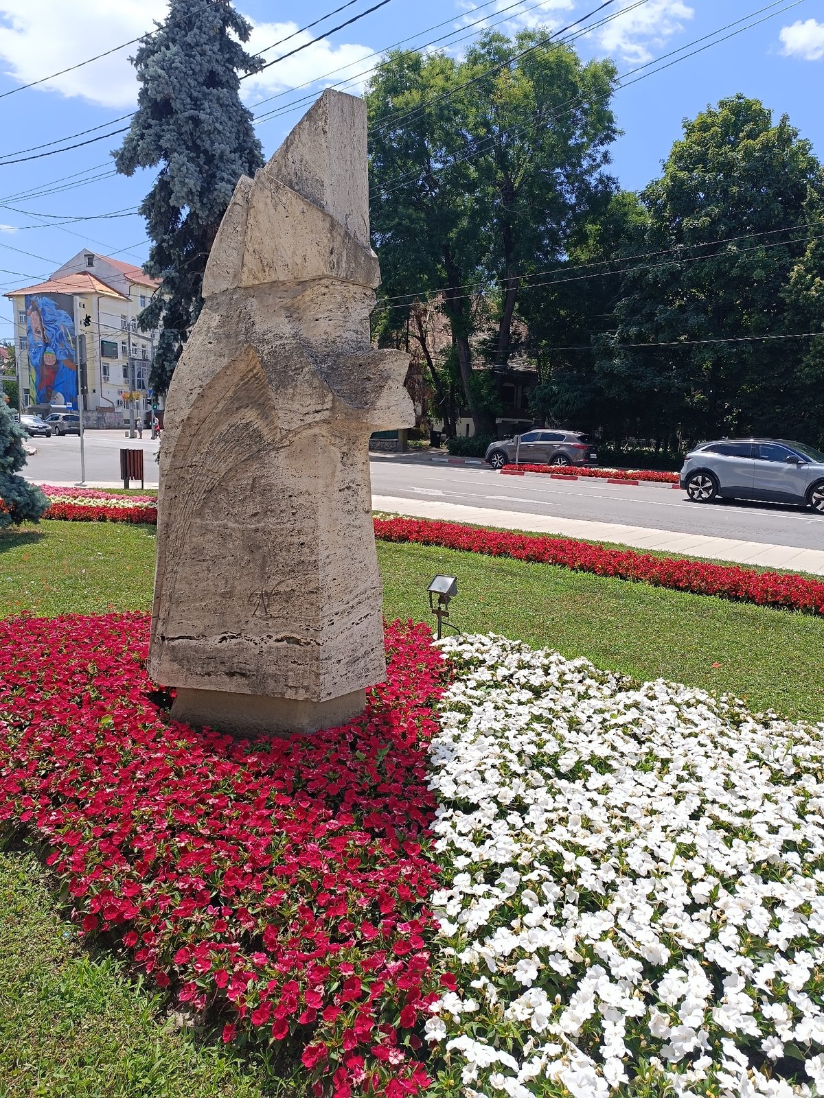 A quick look around Târgu Jiu on a summer morning