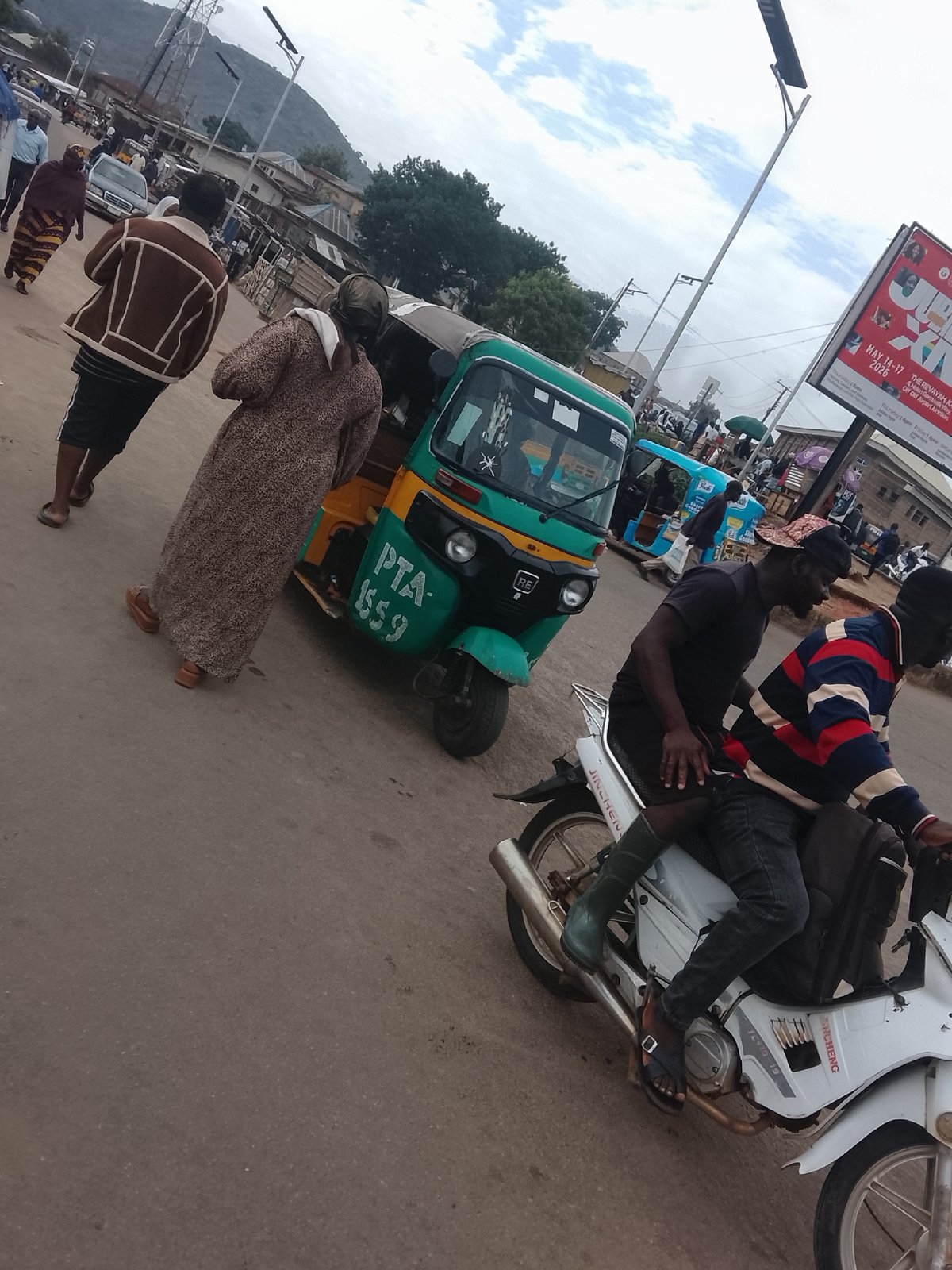 Morning street life documented in Gwong, Nigeria