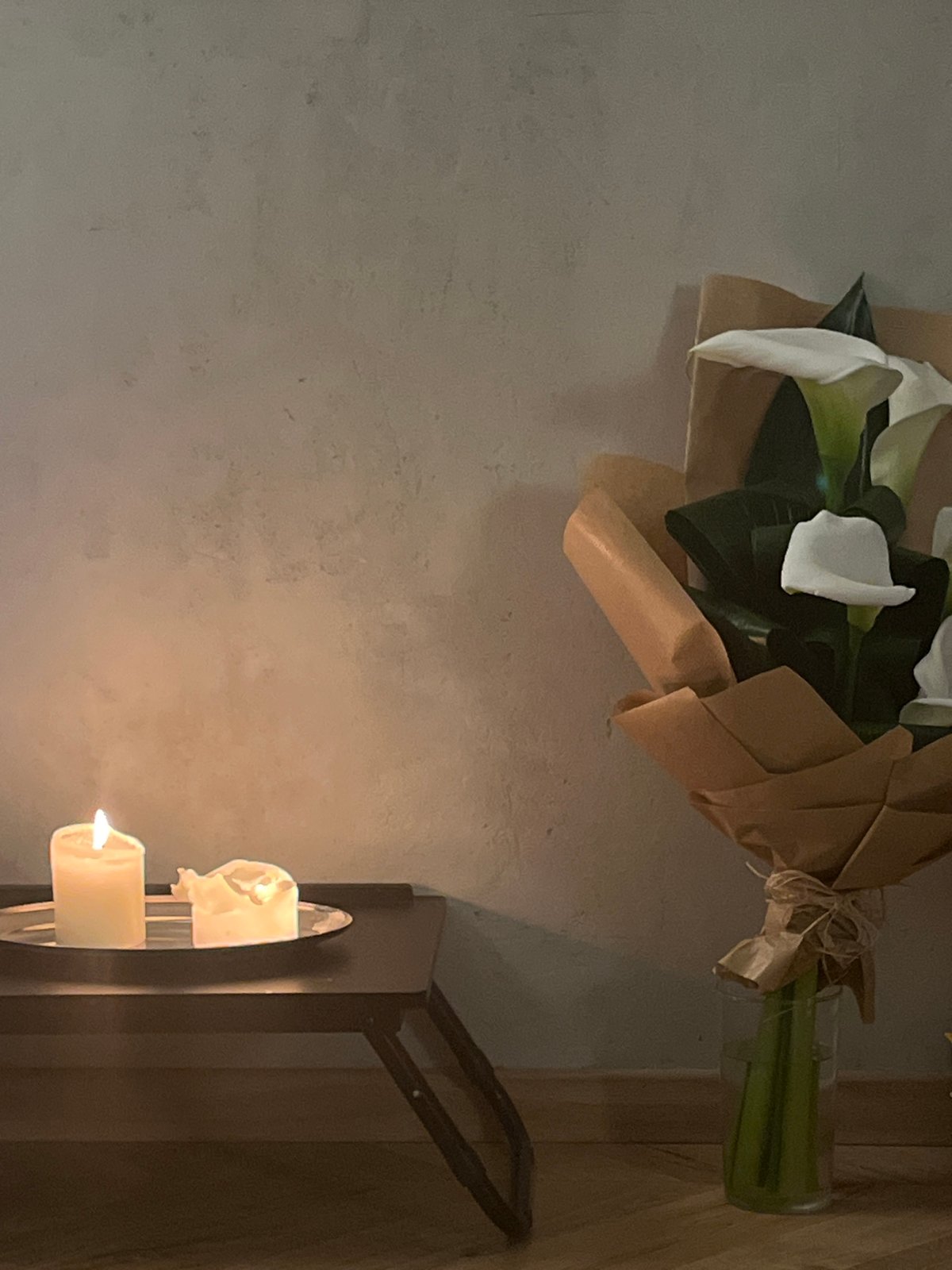 Floral arrangements observed in indoor setting in Budva