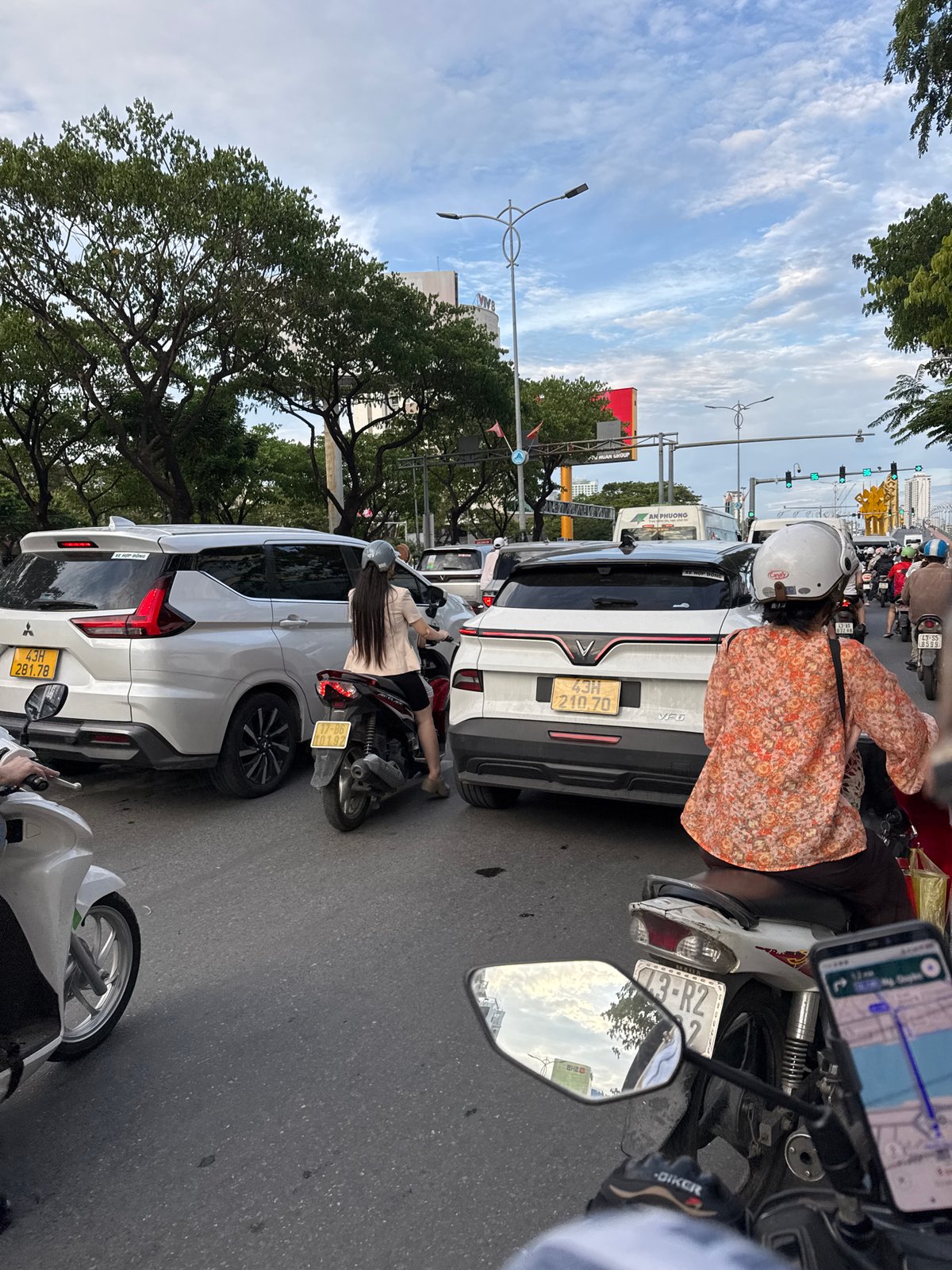 Traffic jam observed near Dragon Bridge in Da Nang