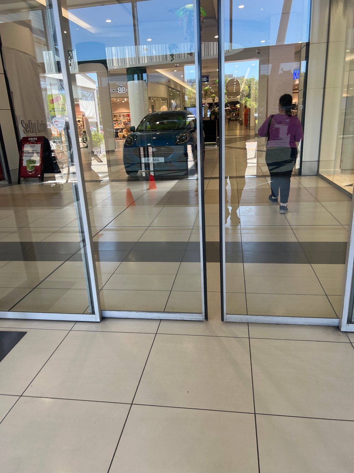 Morning commercial activity documented in Burgas retail district