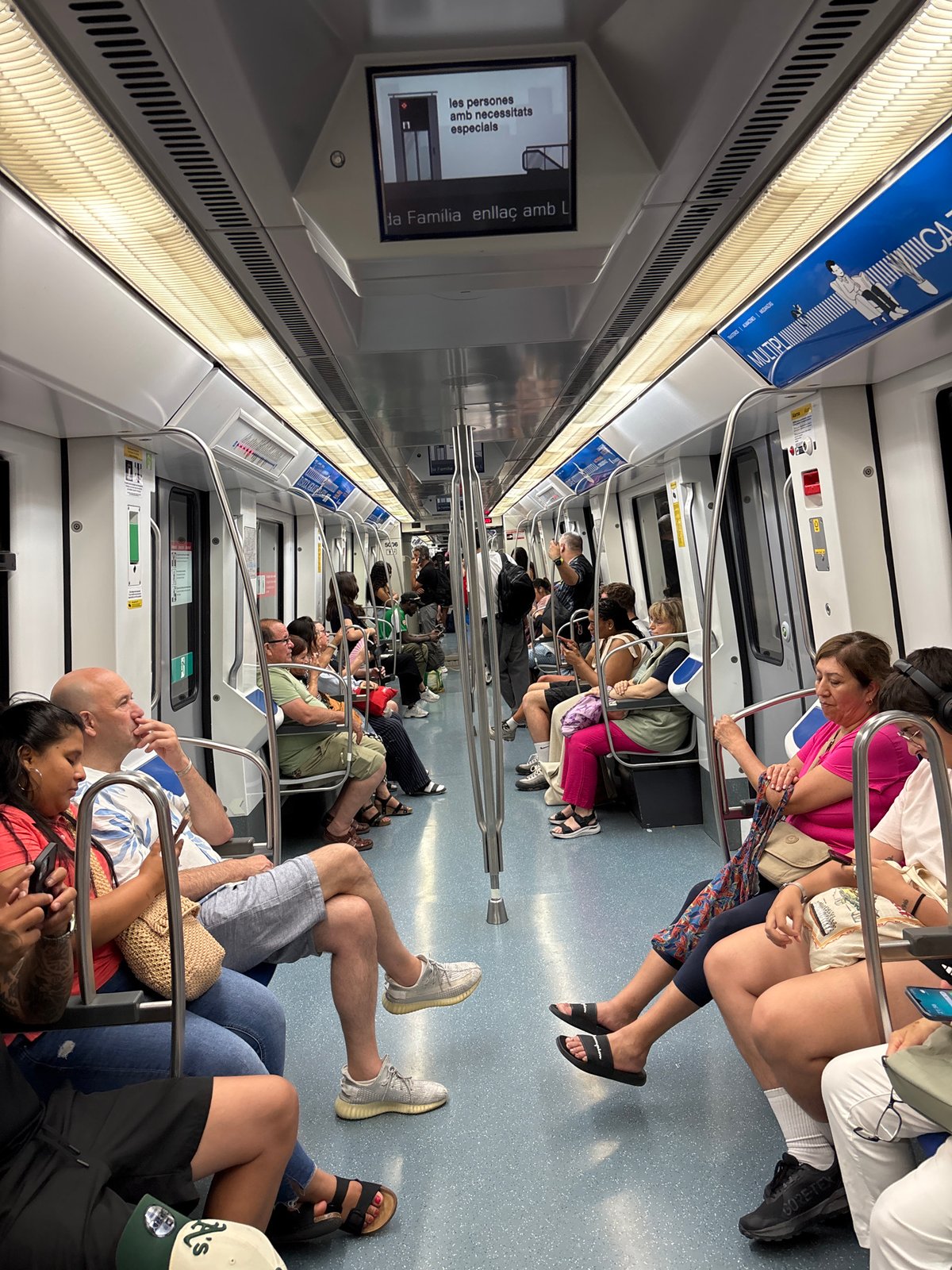 Barcelona evening: Metro ride, Sagrada Familia visit, police presence