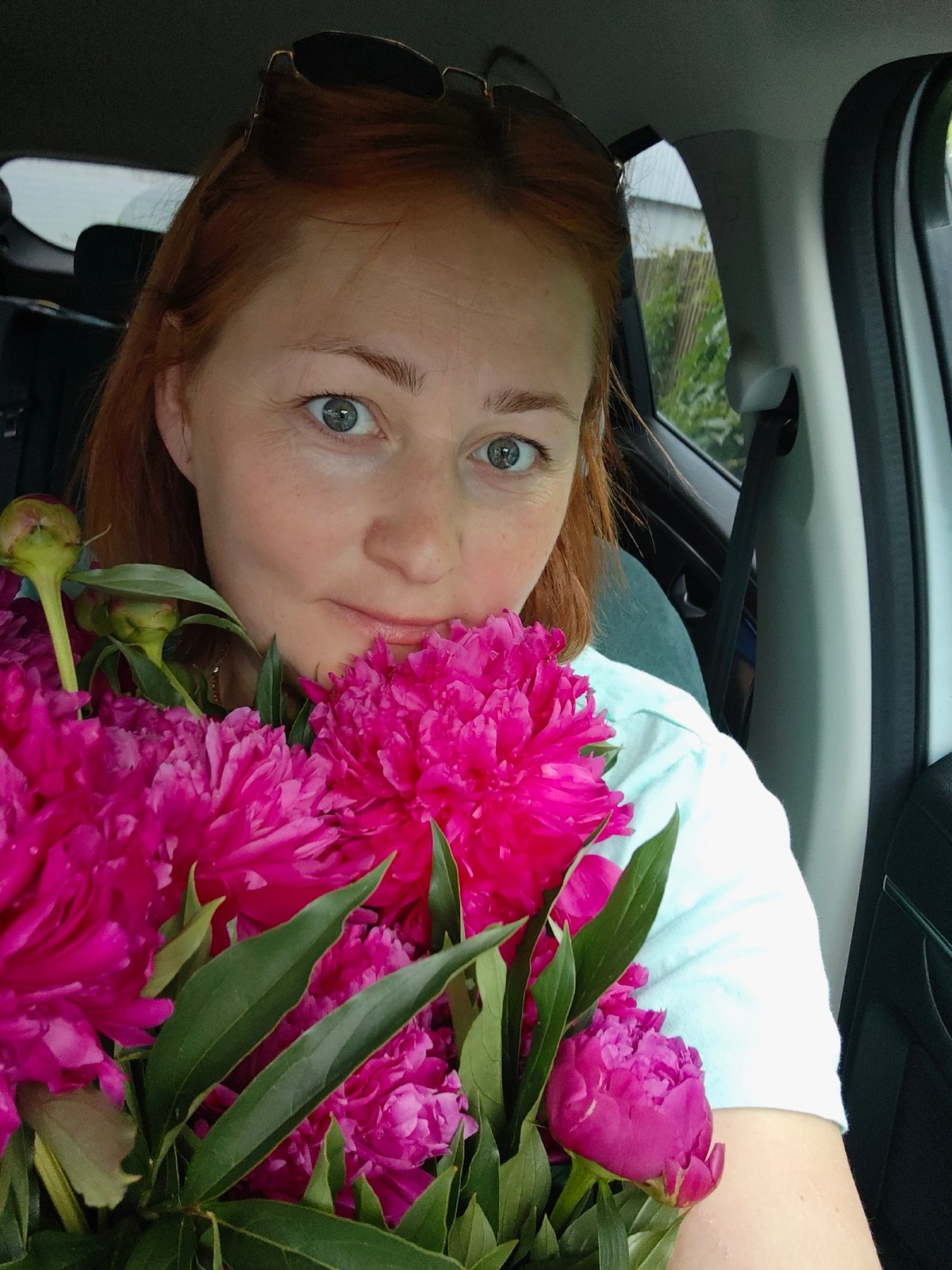 Peonies, selfies, and a bulldog in Noviy