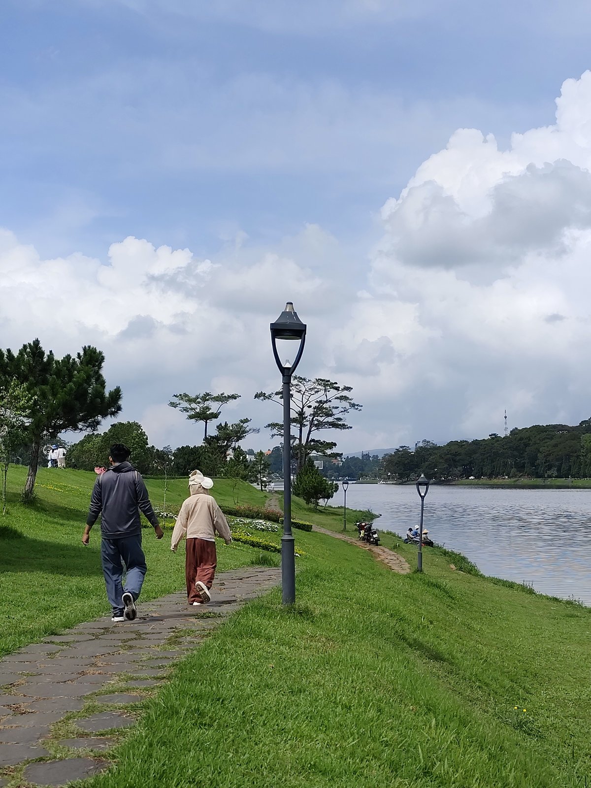 Peaceful lakeside moment captured at Da Lat park