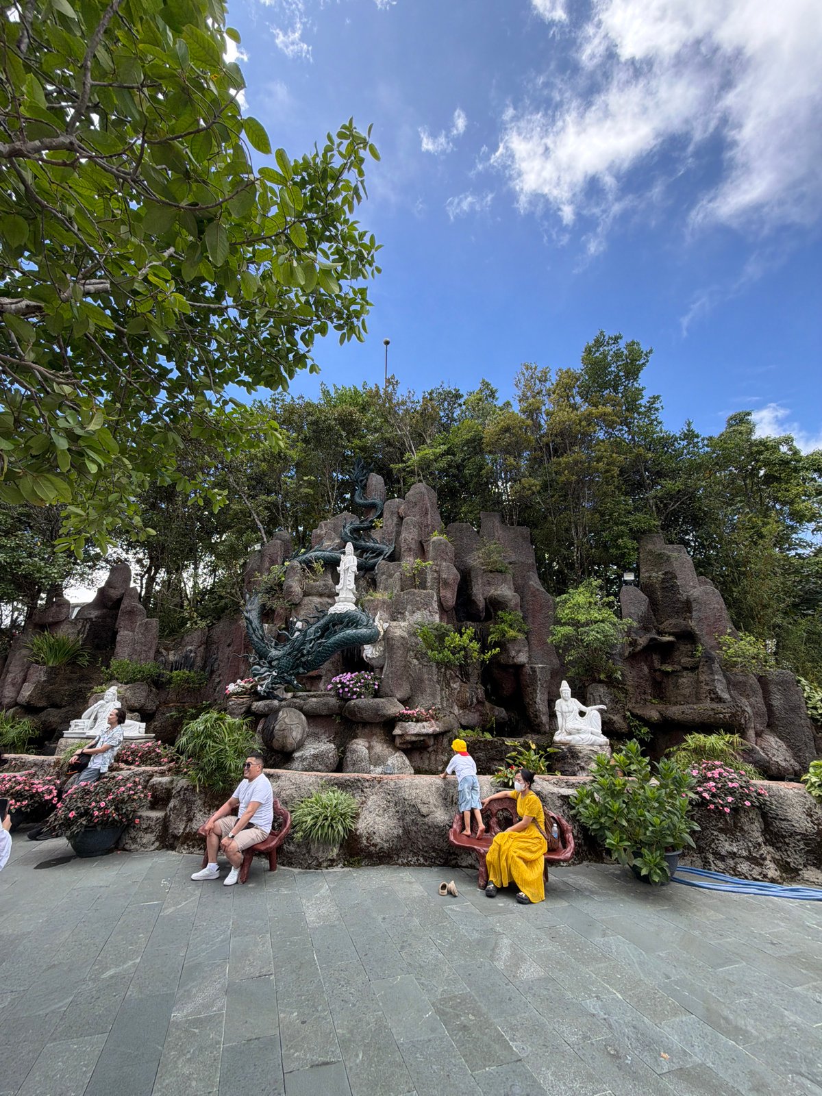 Tourists explore Da Nang landmarks and Buddhist temples