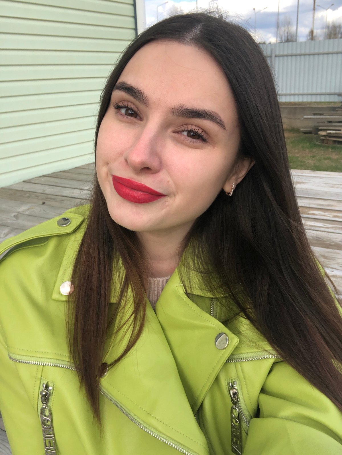 Woman documents selfie session with cat in Noviy, Russia