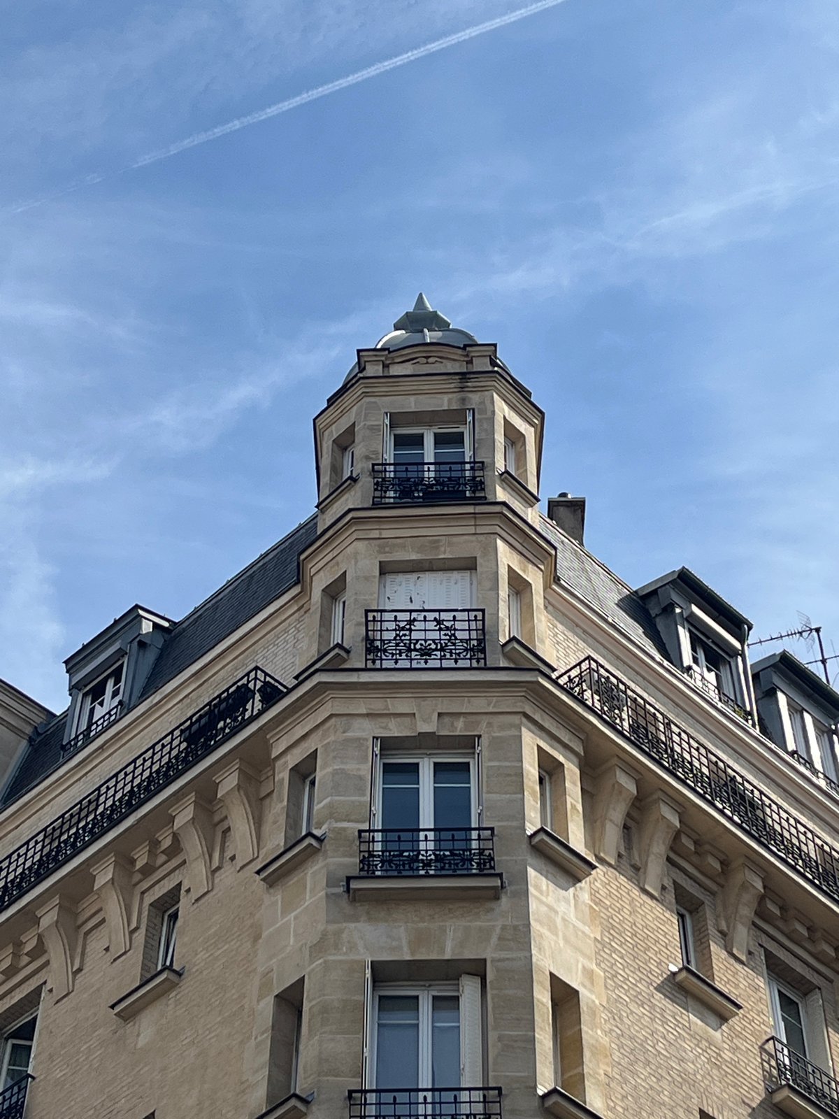 Old and new architecture side by side in Le Kremlin-Bicêtre