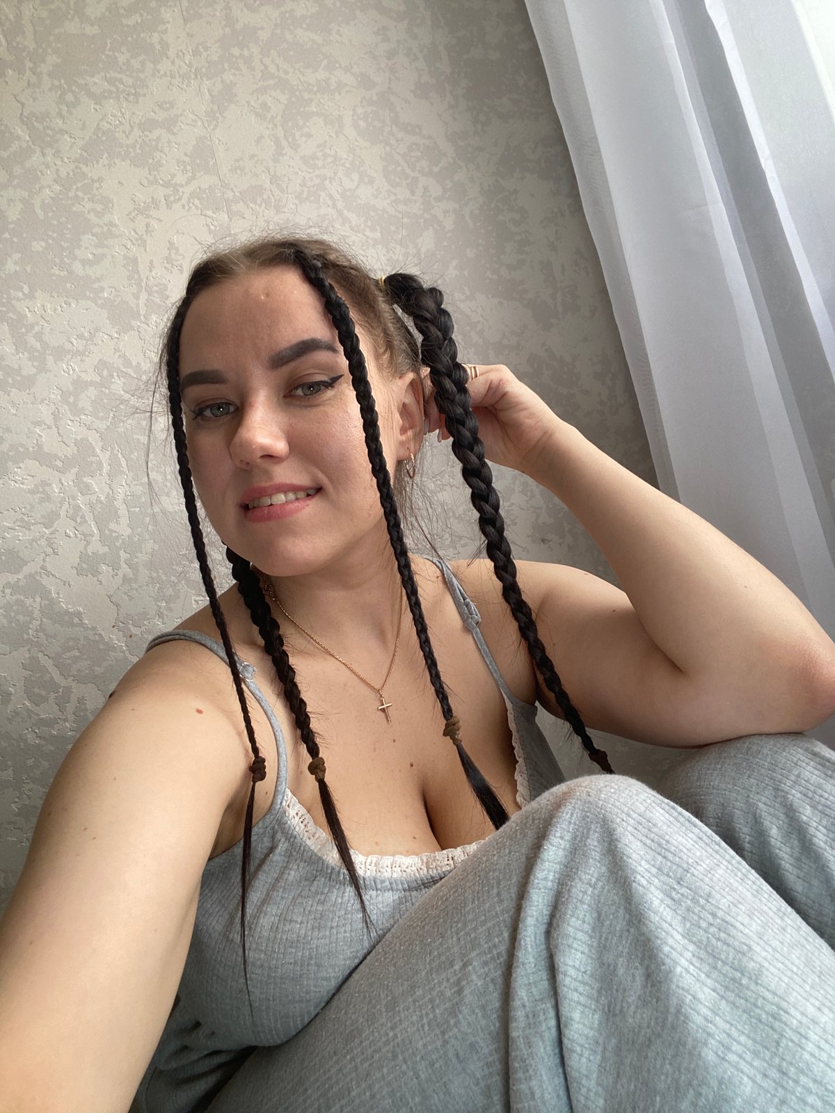 Woman documents morning routine with baby and meal in Russia