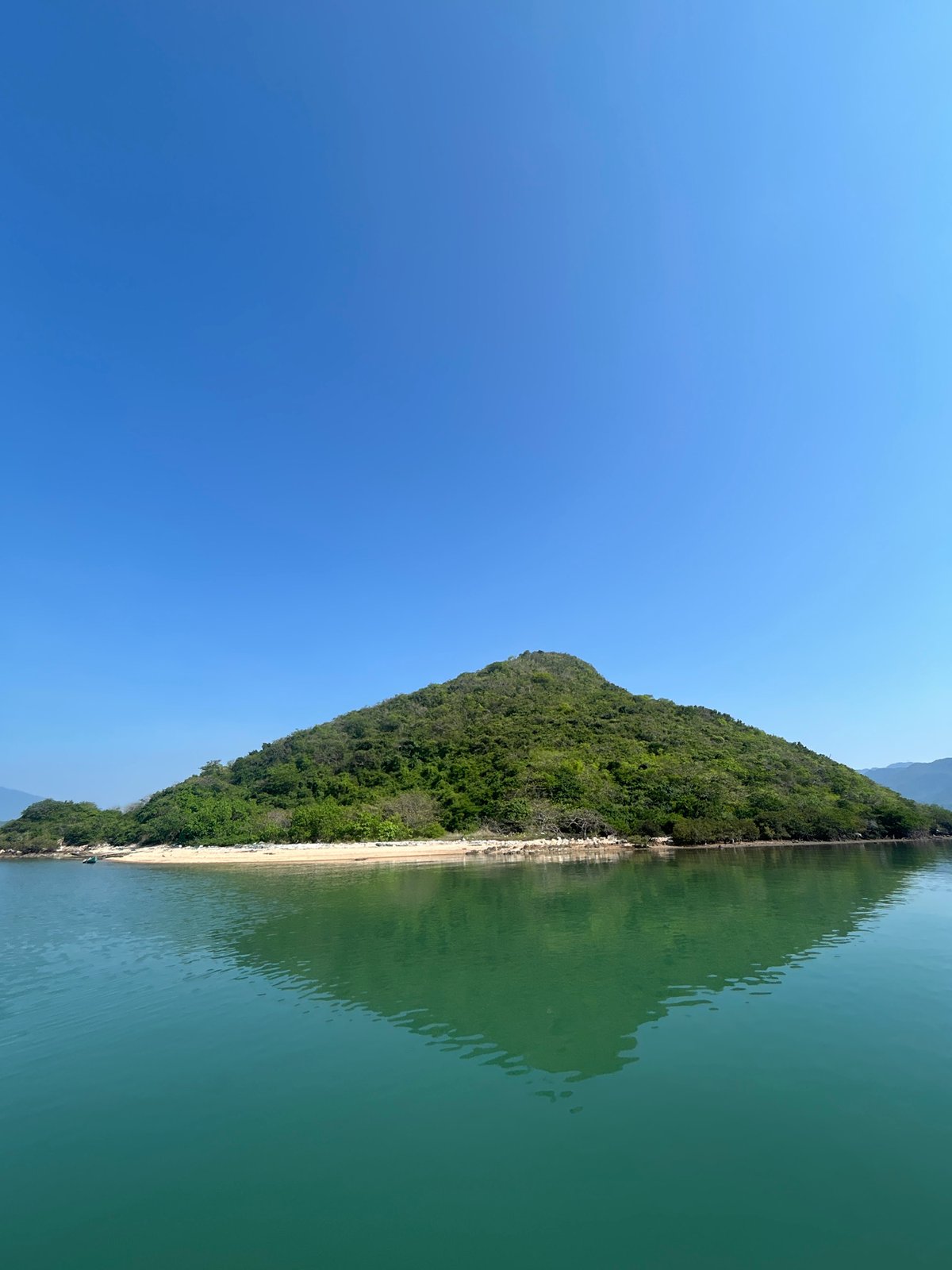 Calm turquoise bay and green island, Vĩnh Lương coast