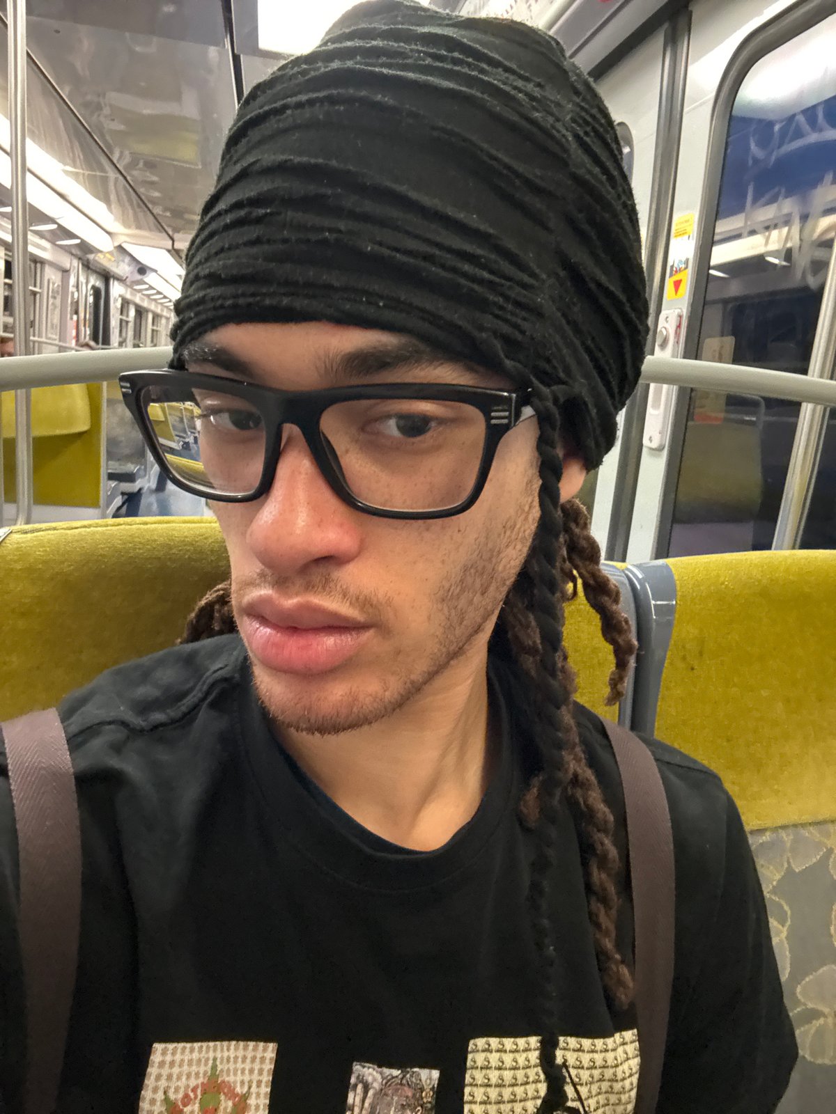 Person takes selfie on public transport in Arcueil