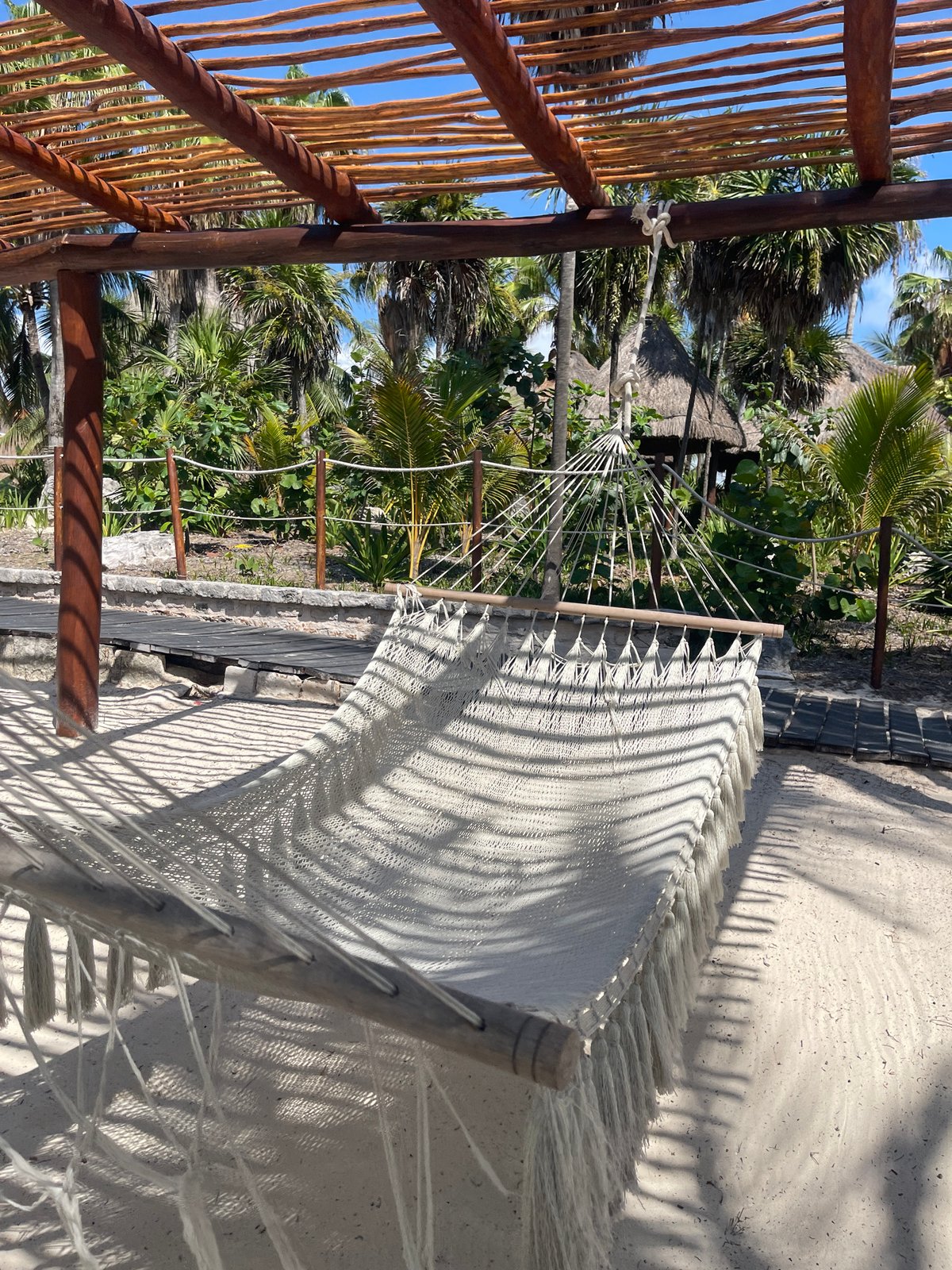 Tourist captures typical tropical resort scenes in Playa del Carmen