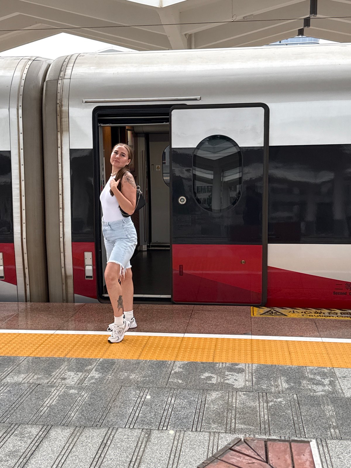 High-speed train stops at Yongding District station
