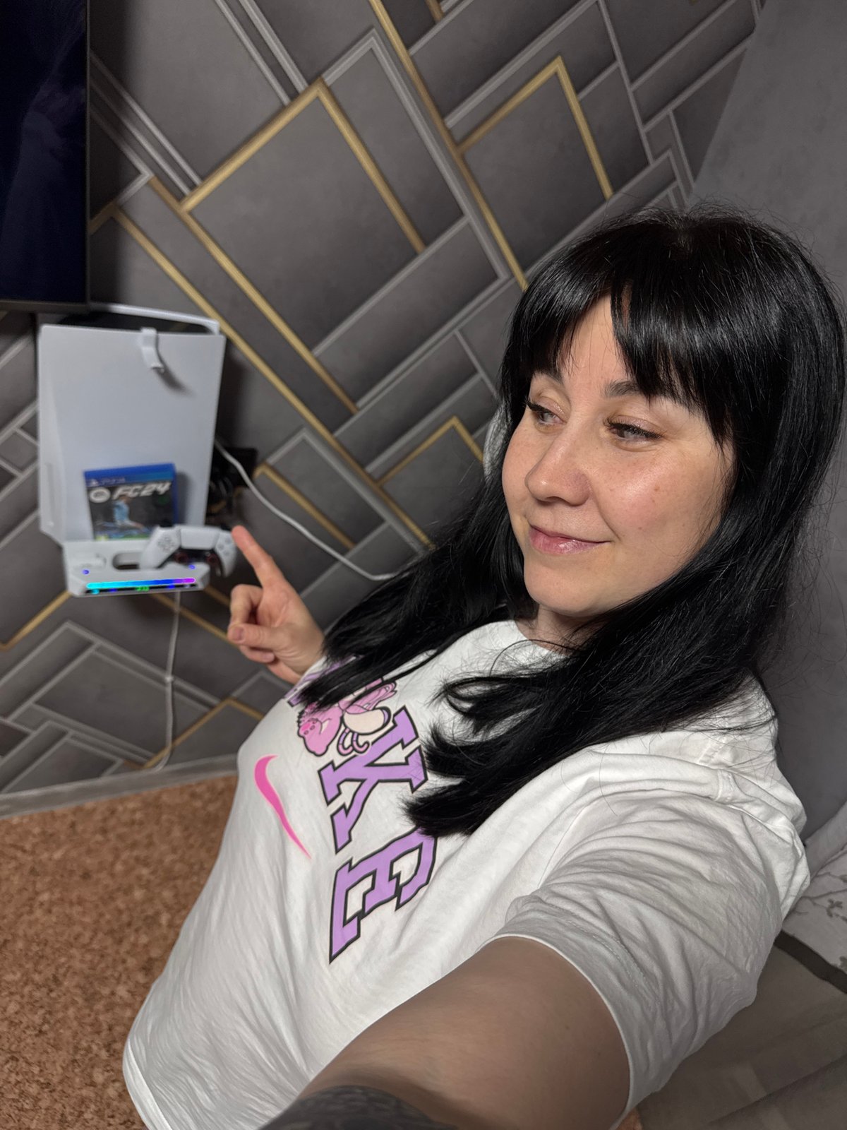 Woman in Nike shirt photographed smiling in Zav'yalovo, Russia