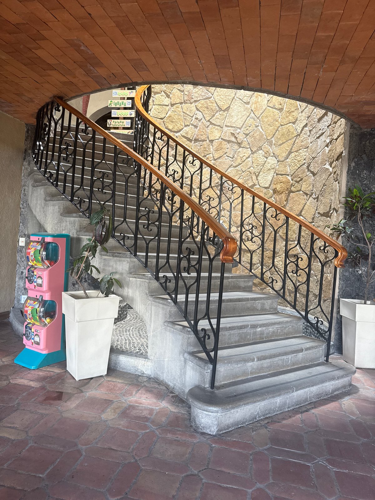 Tourist documents casual evening stroll through Tres de Mayo, Mexico
