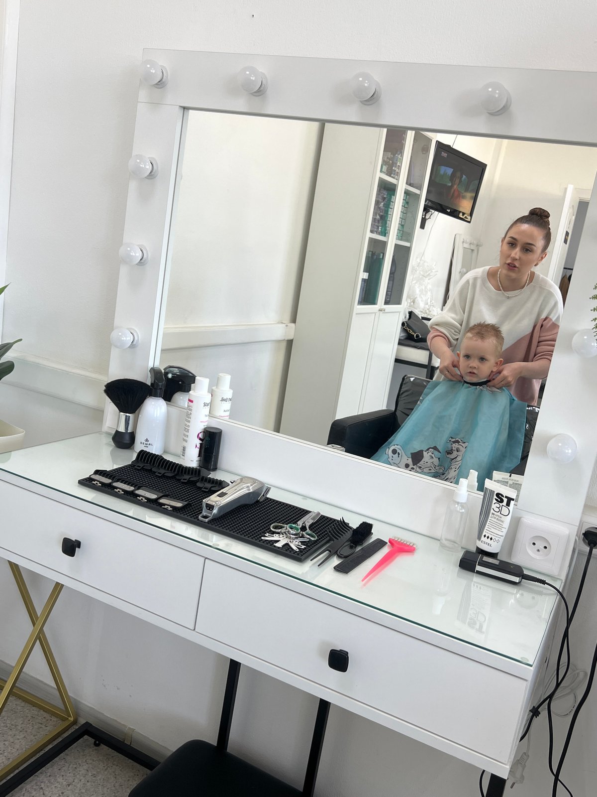 Morning routines at Chaikovsky salon and gas station
