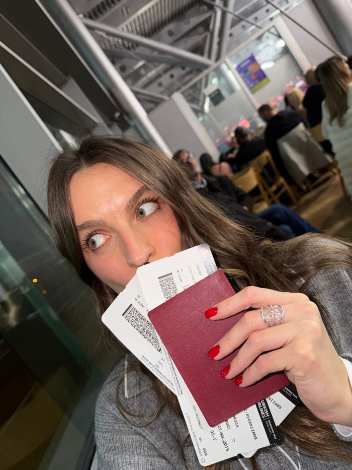 Woman's airport reunion and Turkish Airlines departure documented in Montenegro