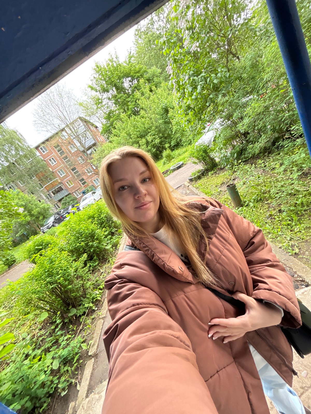Photos of woman and child documented in Rusanovo, Russia