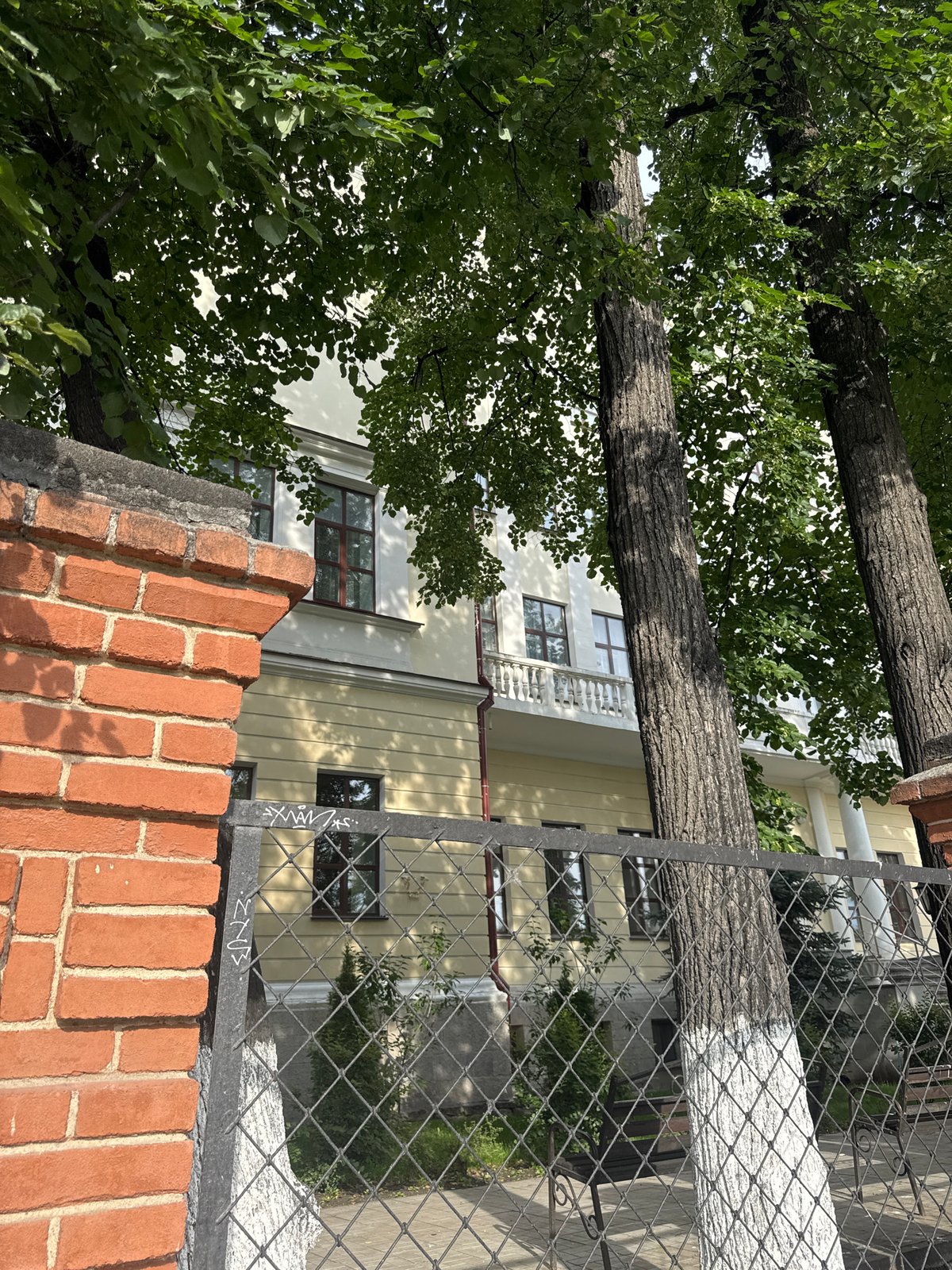 Street-level Yekaterinburg: trams, churches, vendors, and murals