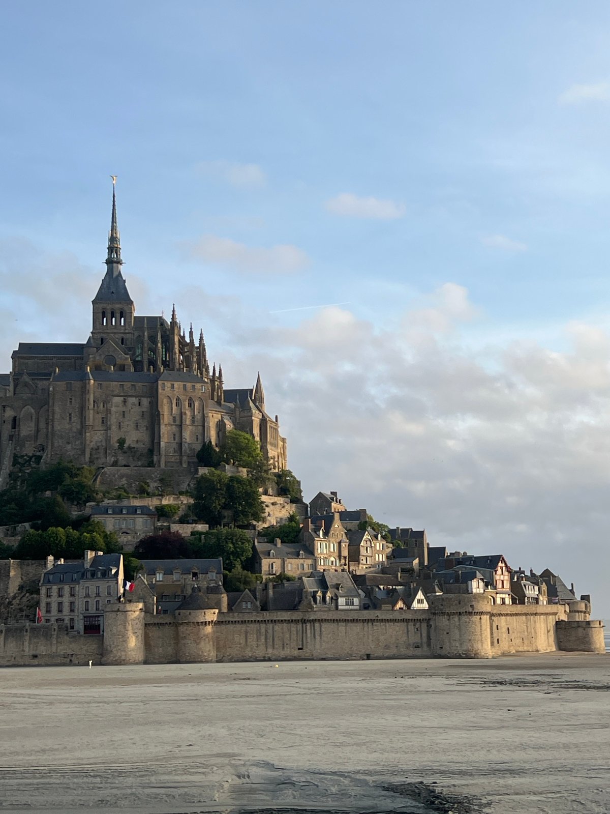 Dawn photography session captures Mont Saint-Michel from multiple angles