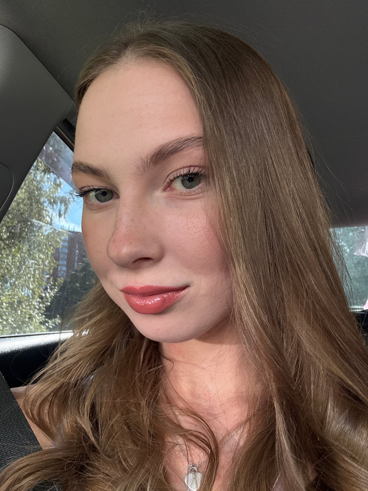 Quick selfie series in Perm, same look across multiple shots