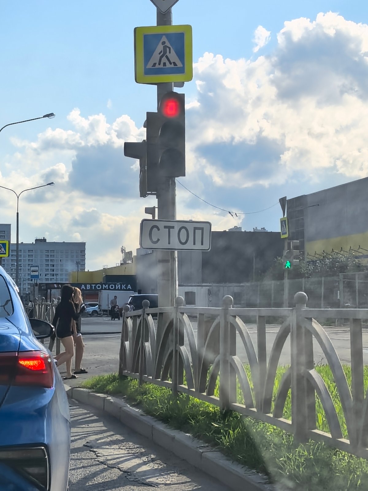 Street-level exploration of a Russian city's roads and residential zones