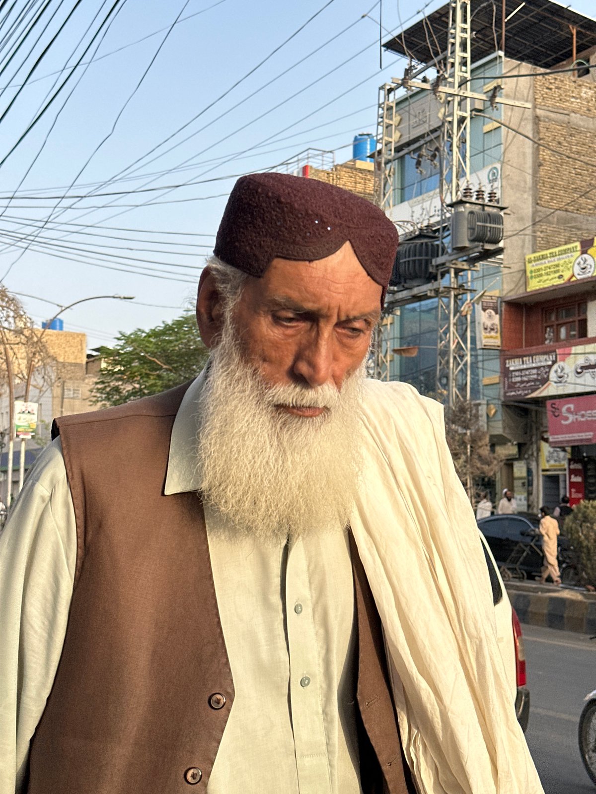 Street-level moments from a busy Quetta neighborhood