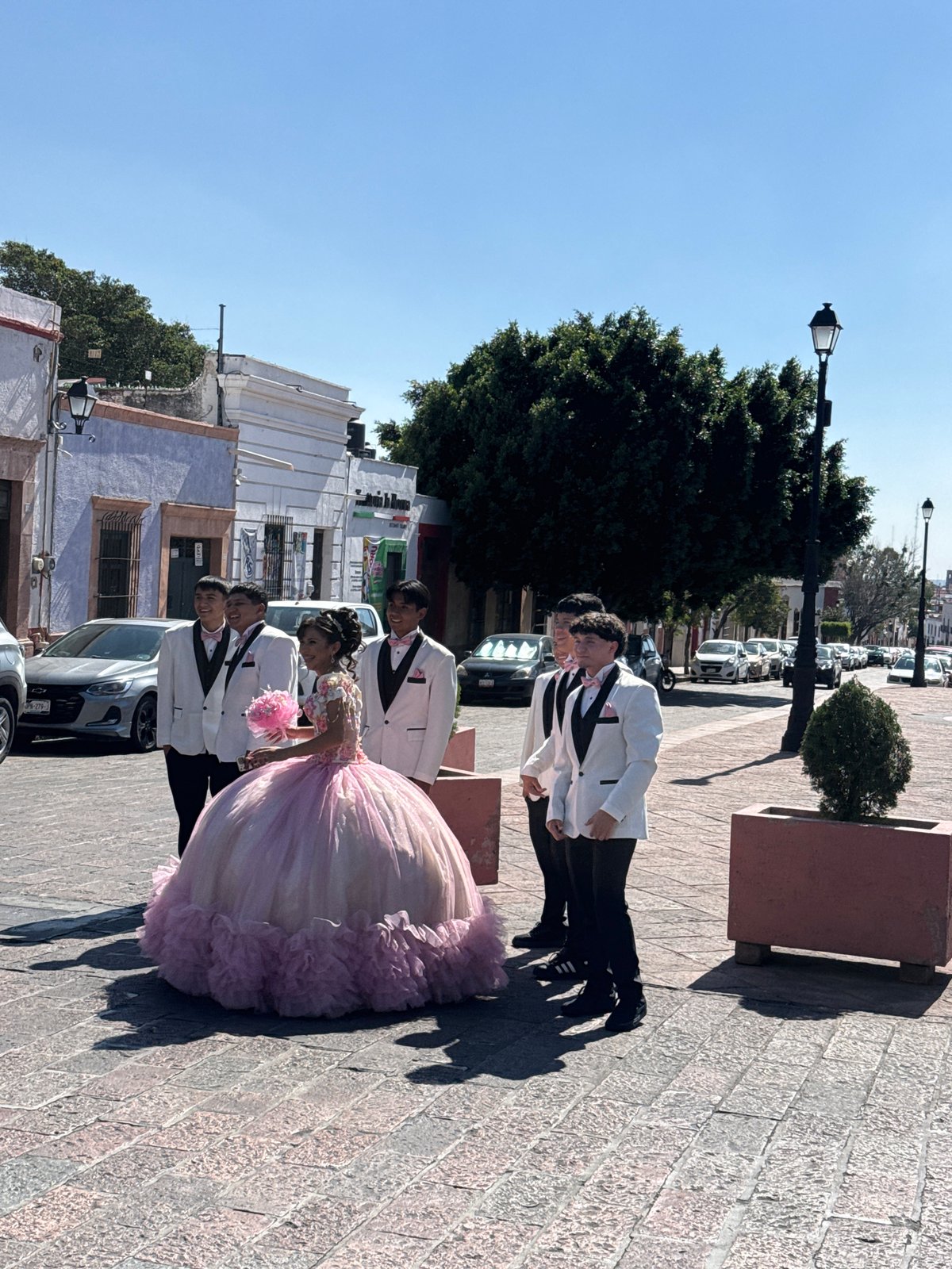Quinceañera celebration observed in Querétaro streets