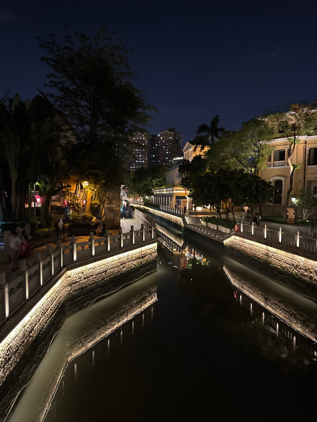 Nighttime waterway scenes documented in Liwan District, China