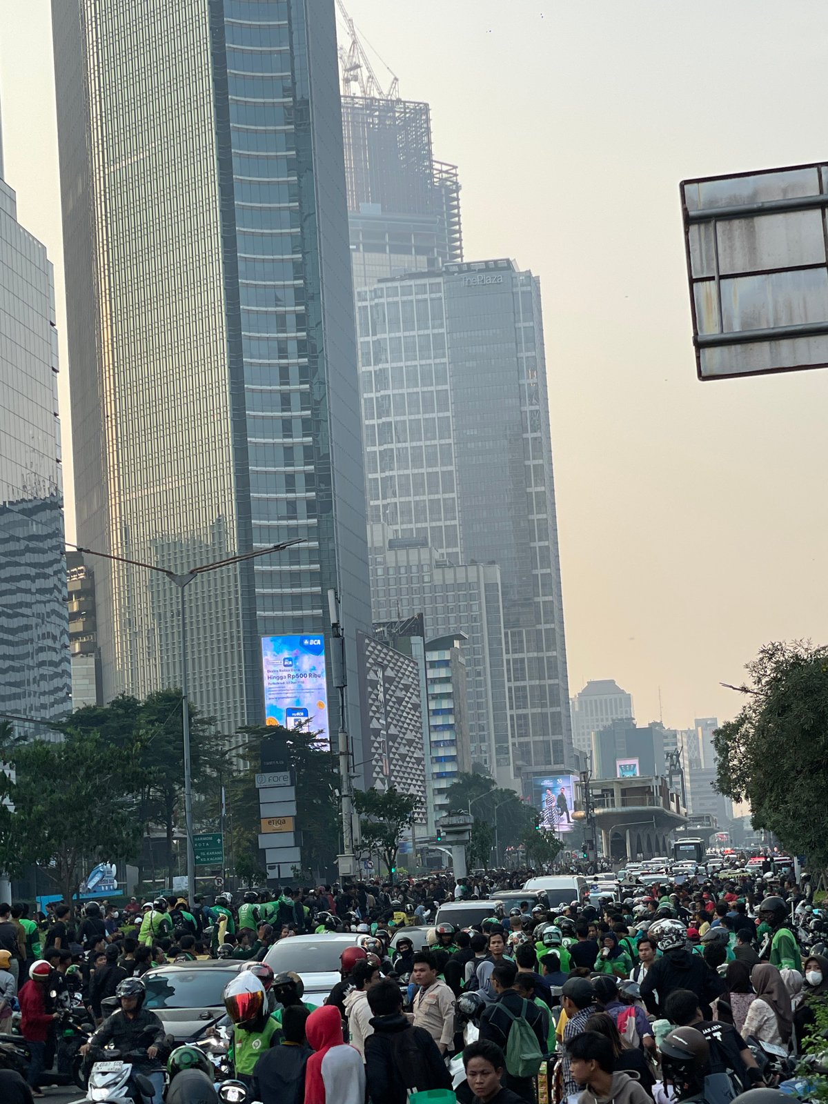 Grab drivers stage mass gathering in Central Jakarta streets