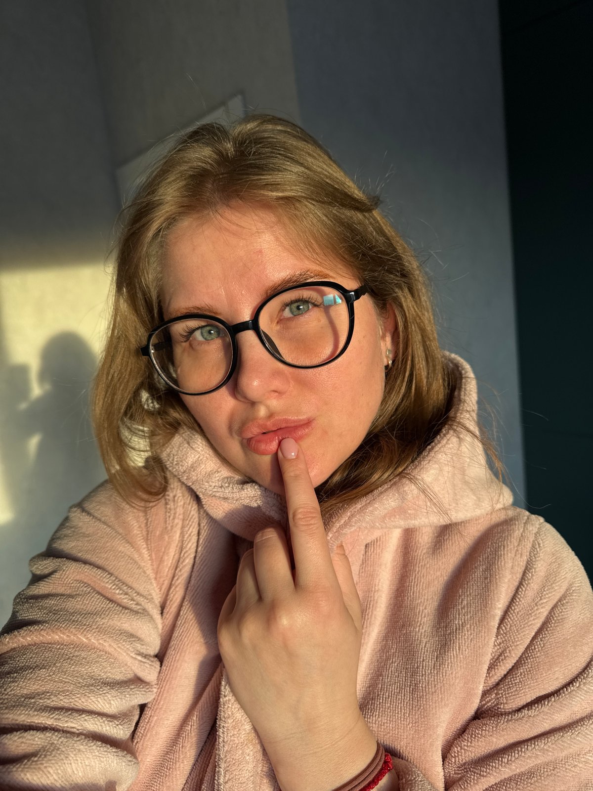 Woman in pink robe photographed in Nestiukovo, Russia