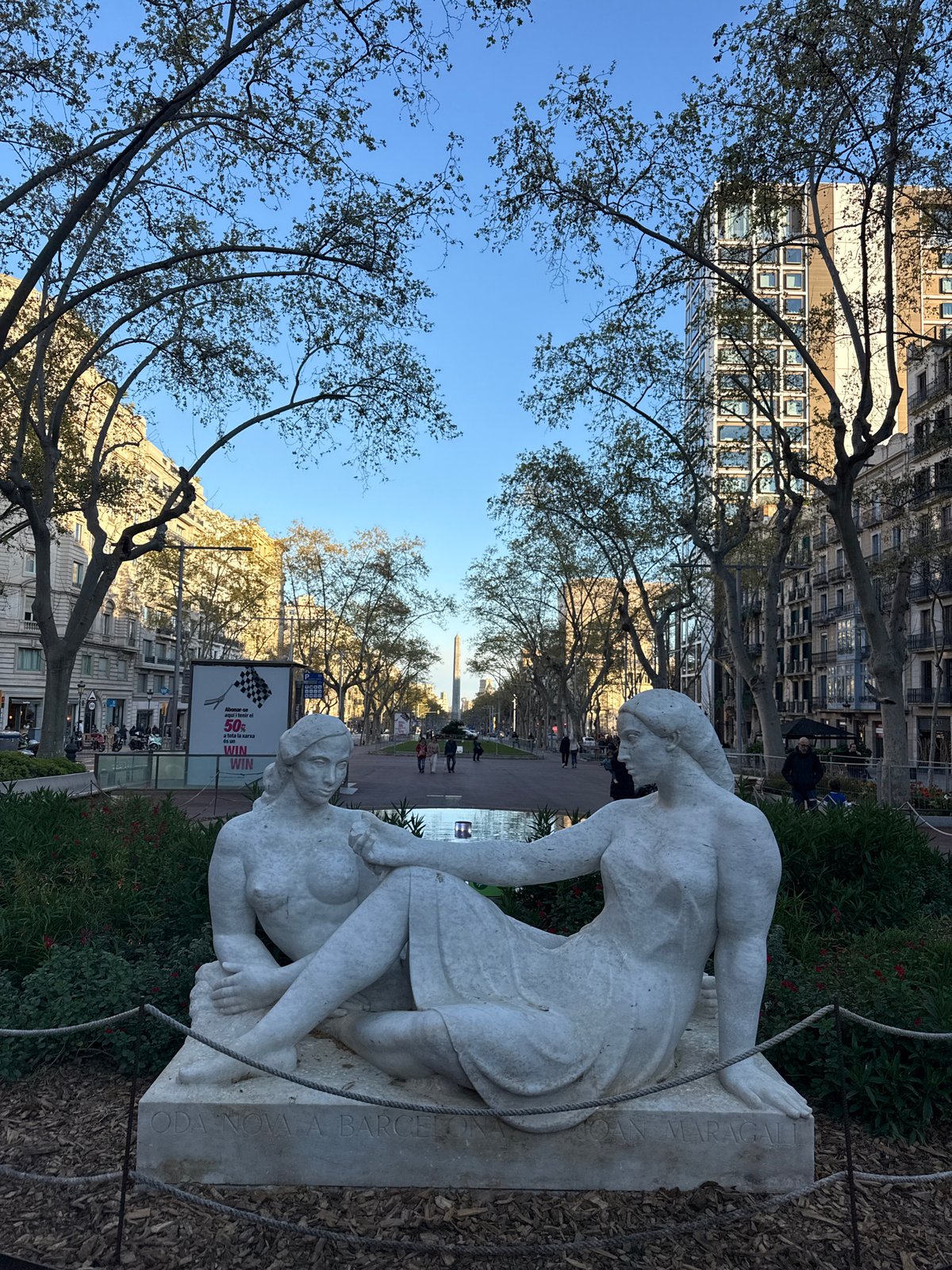 Barcelona street scenes and Maragall sculpture documented by witnesses