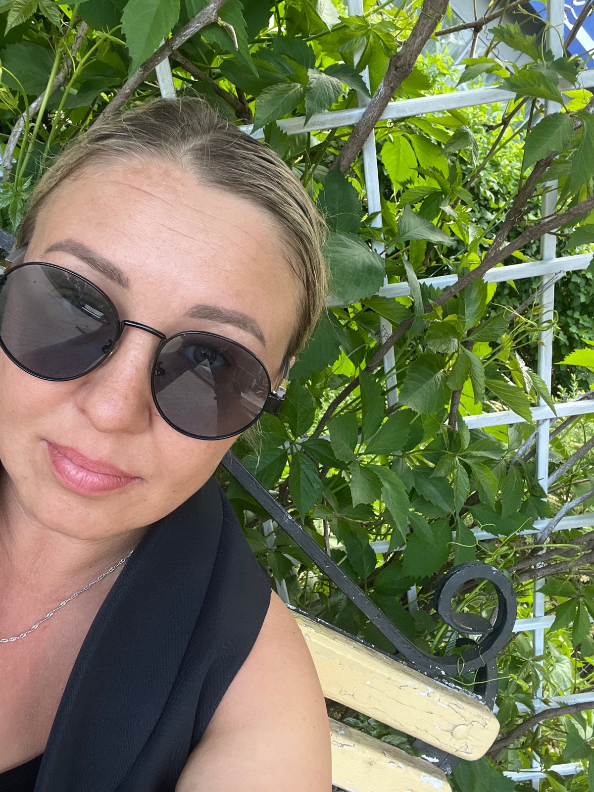 Woman documents leisurely afternoon in Chaikovsky, Russia with selfies, cat