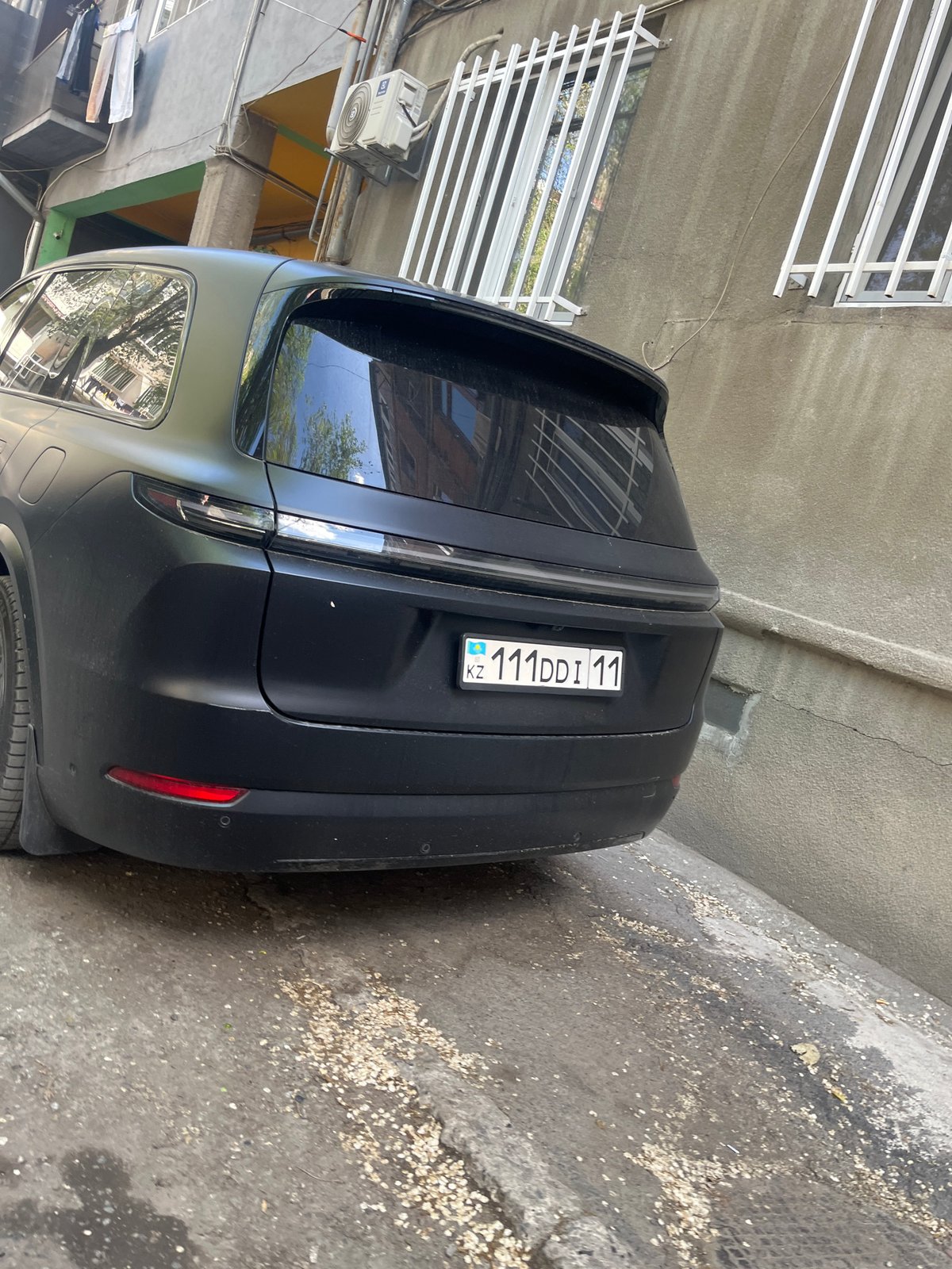 Morning street scenes documented across Yerevan, Armenia