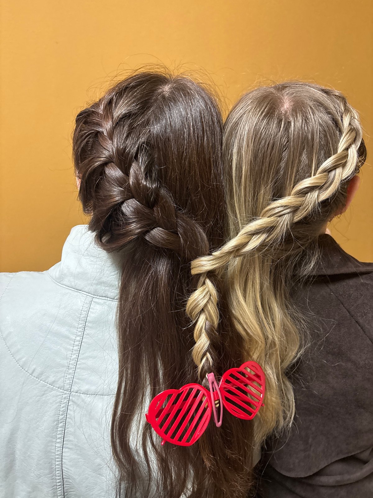 Domestic moments captured in Chaikovsky: hairstyles, cooking, portraits