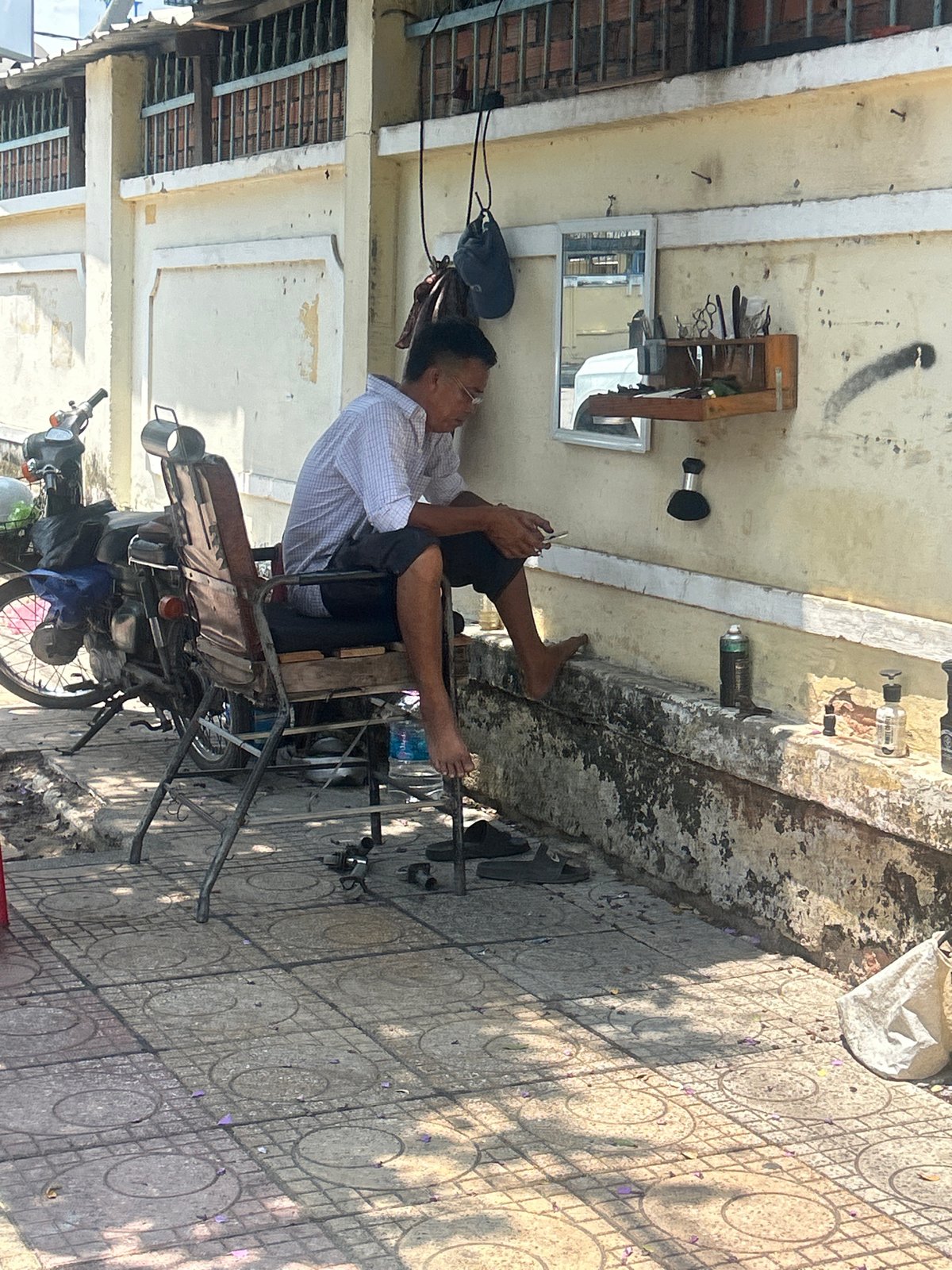 Motorcycle-mounted barber chair provides street haircuts in Nha Trang