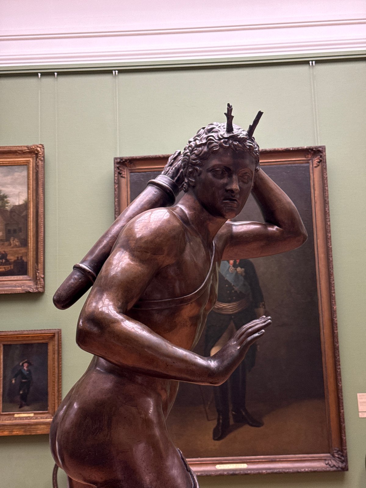 Morning snapshots capture everyday Moscow life across museums and streets