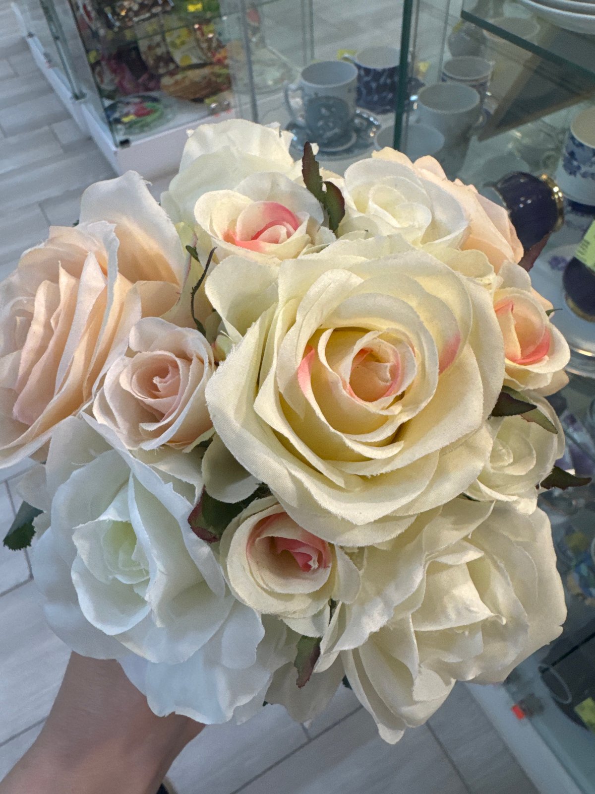 Woman shops for flowers, takes selfies in Klin store