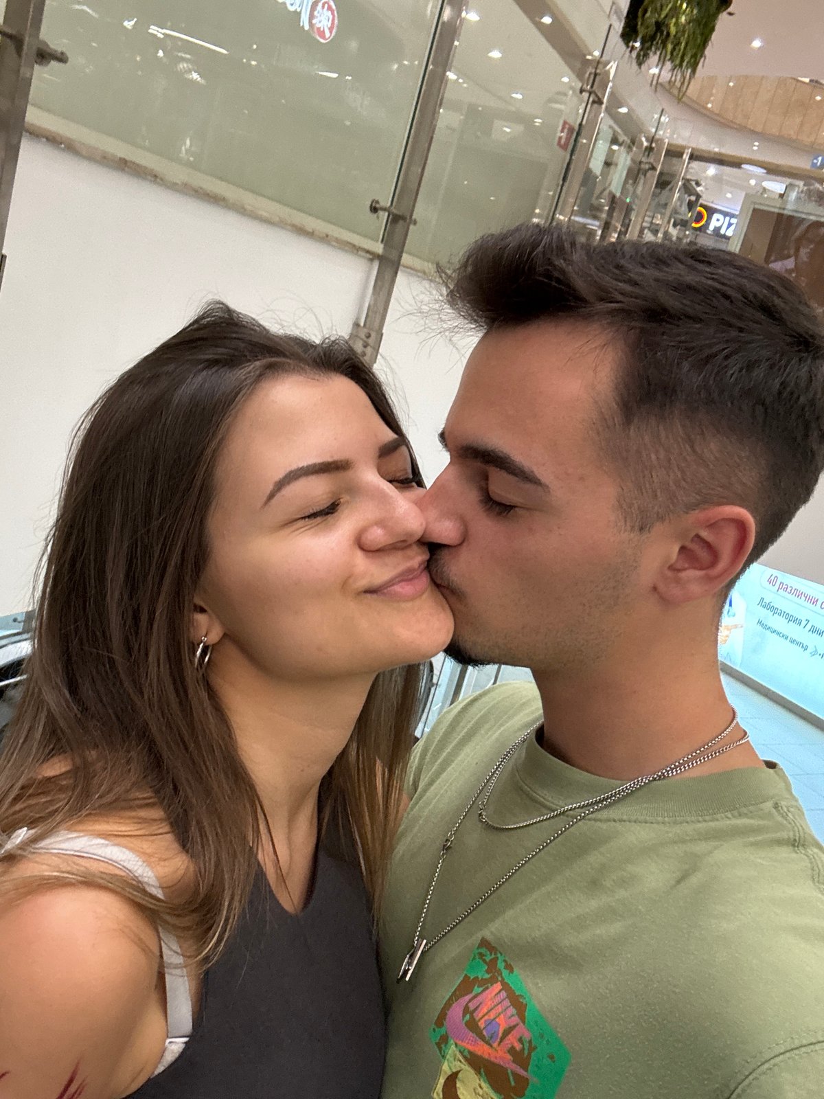 Couple shares intimate moment in Sofia shopping mall