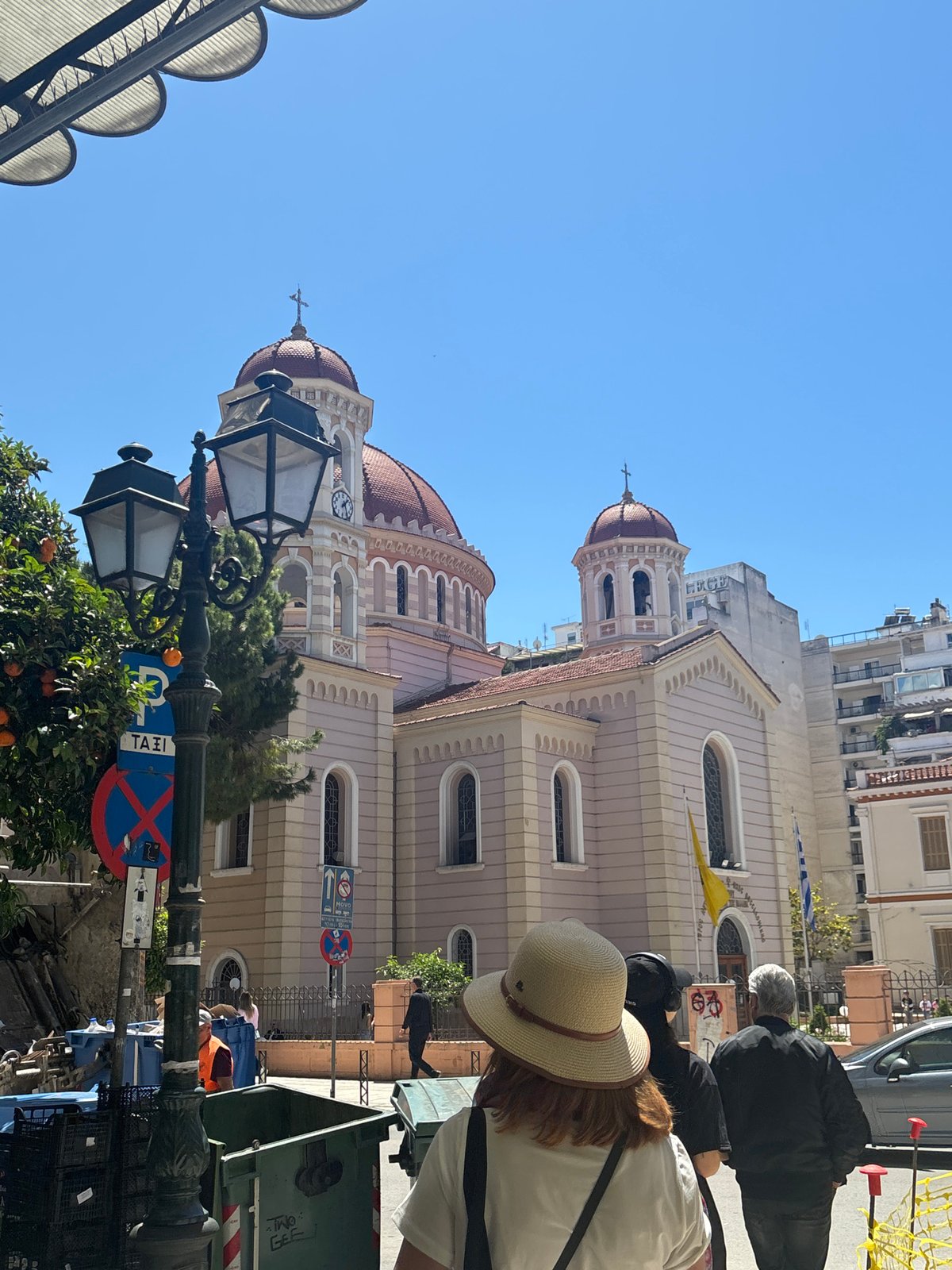 Woman photographed at multiple Thessaloniki locations during morning visit