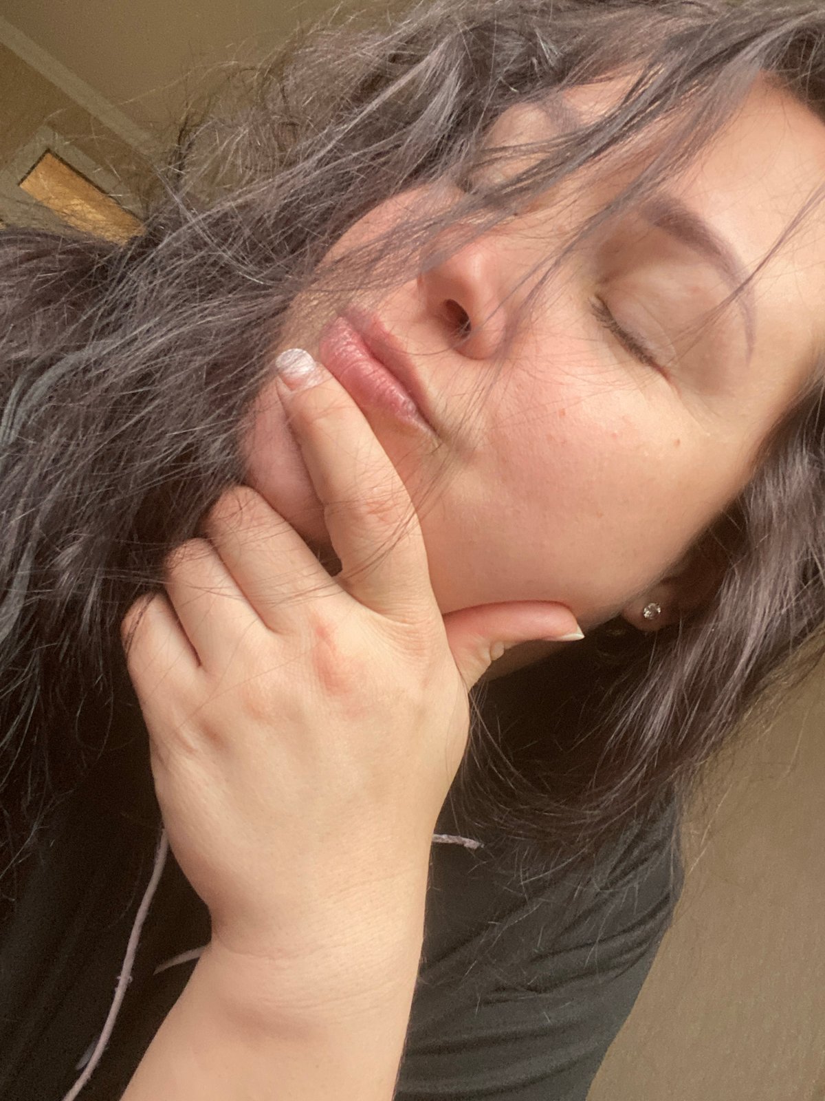 Woman's morning routine documented in Sochi residence