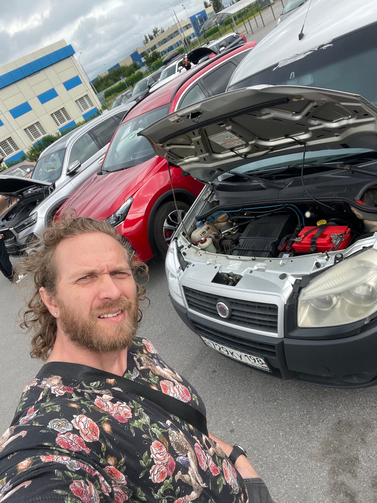 Casual stop in a Saint Petersburg parking lot, July 2026
