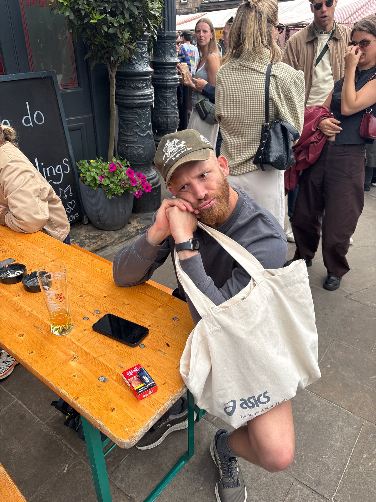 London weekend social media posts capture outdoor dining scenes