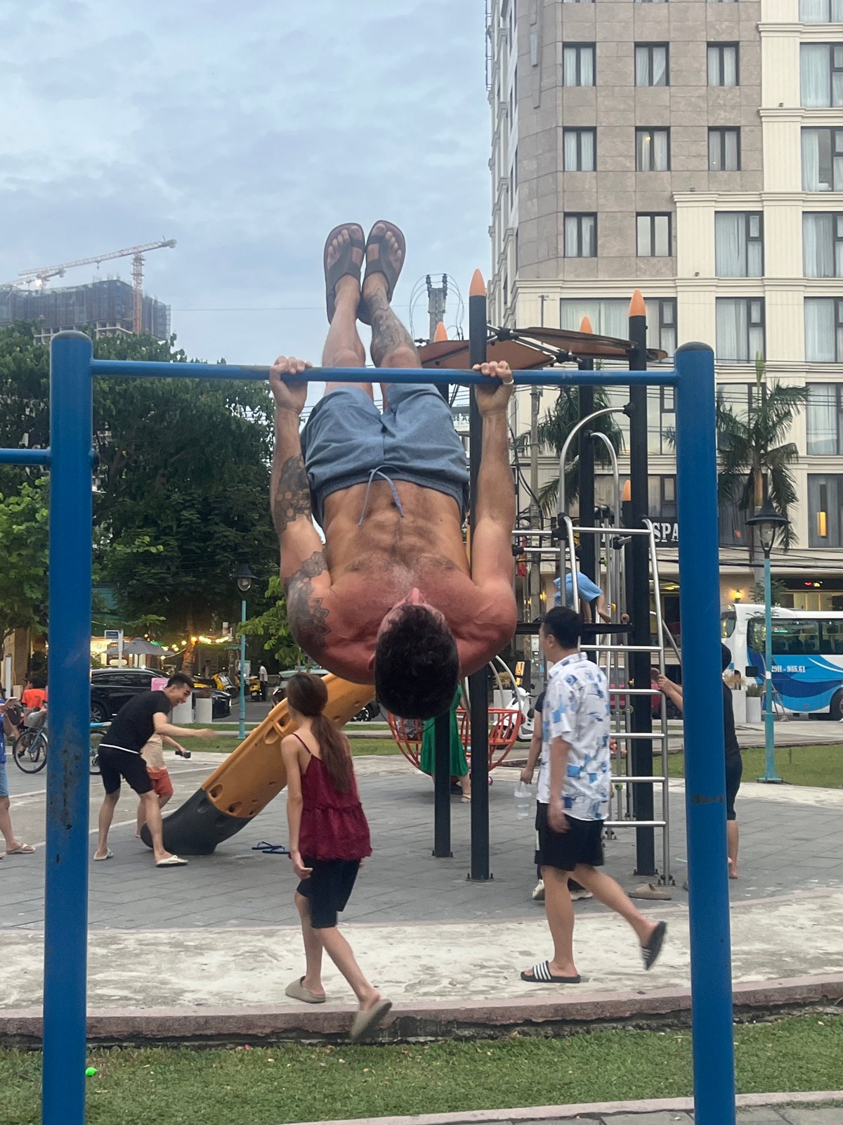 Families enjoy morning activities at Da Nang public park