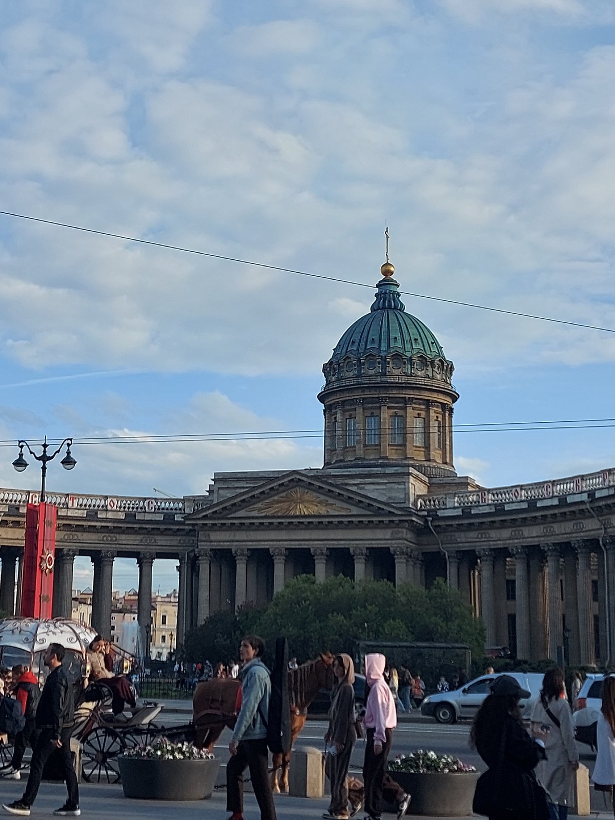 Afternoon stroll through Saint Petersburg captures cathedral, streets, motorcycles