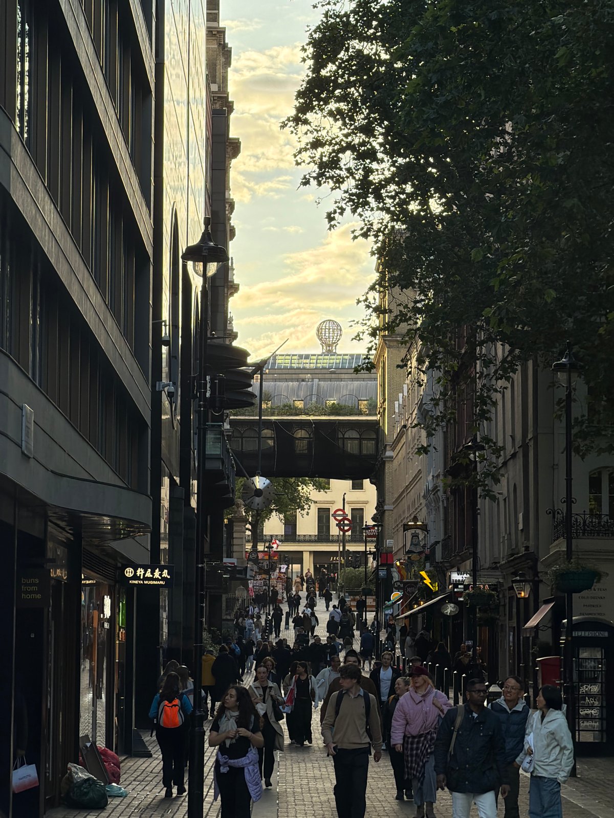 Evening street scenes and underground activity documented in London