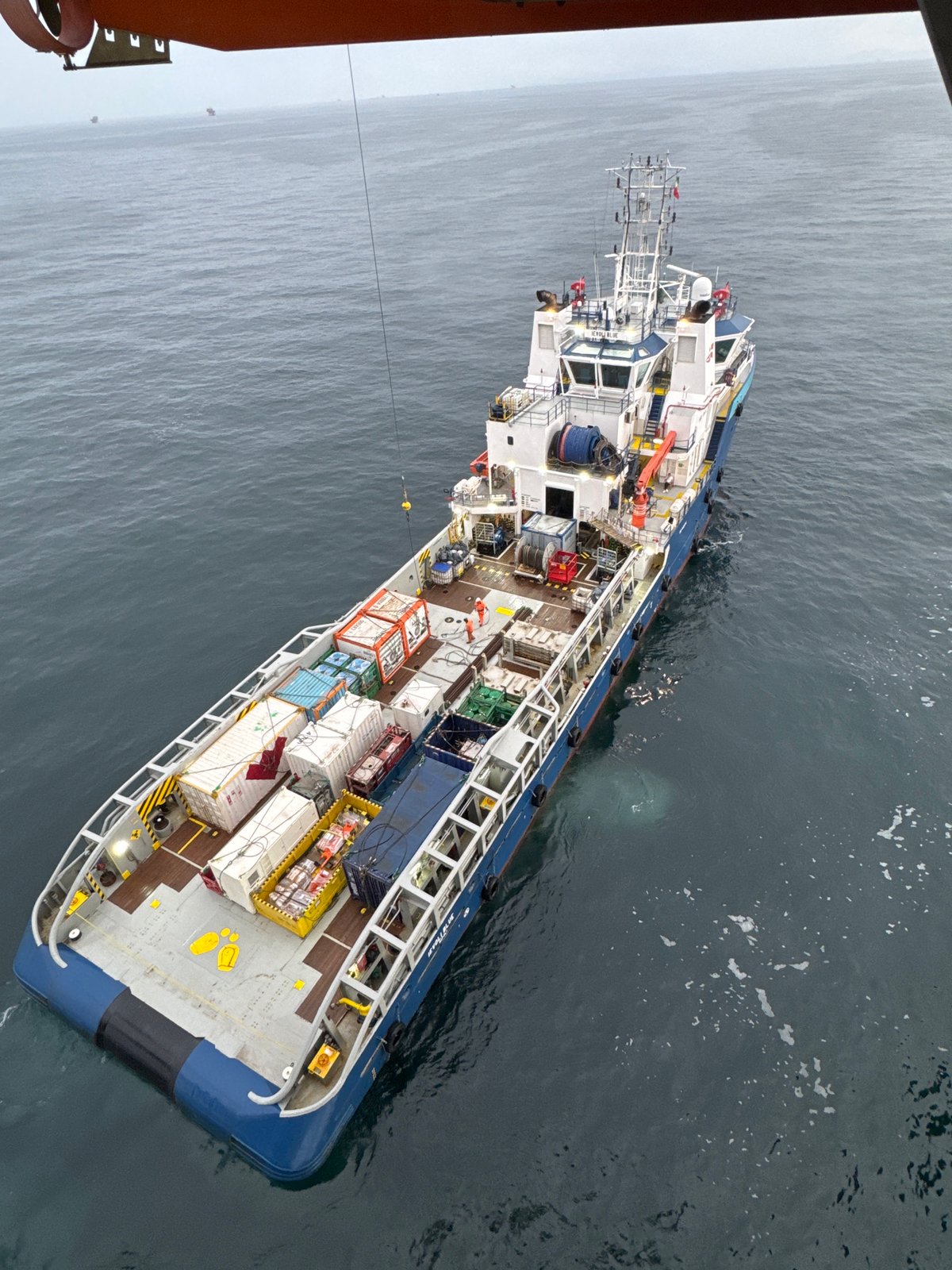 Supply vessel conducts cargo operations in Italian waters