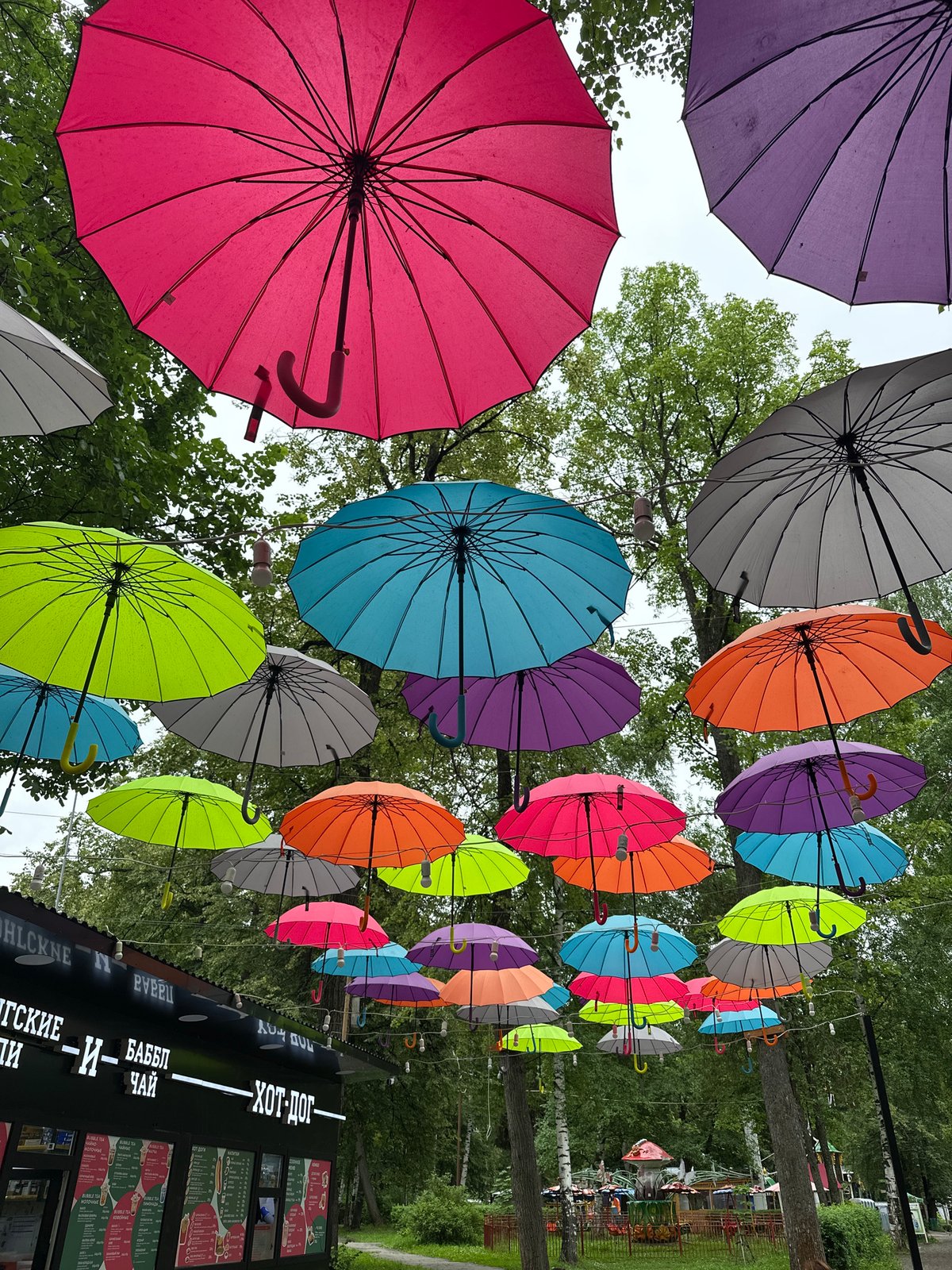 Morning at Cosmonauts Park, Izhevsk — rides, Matryoshkas, umbrella canopy
